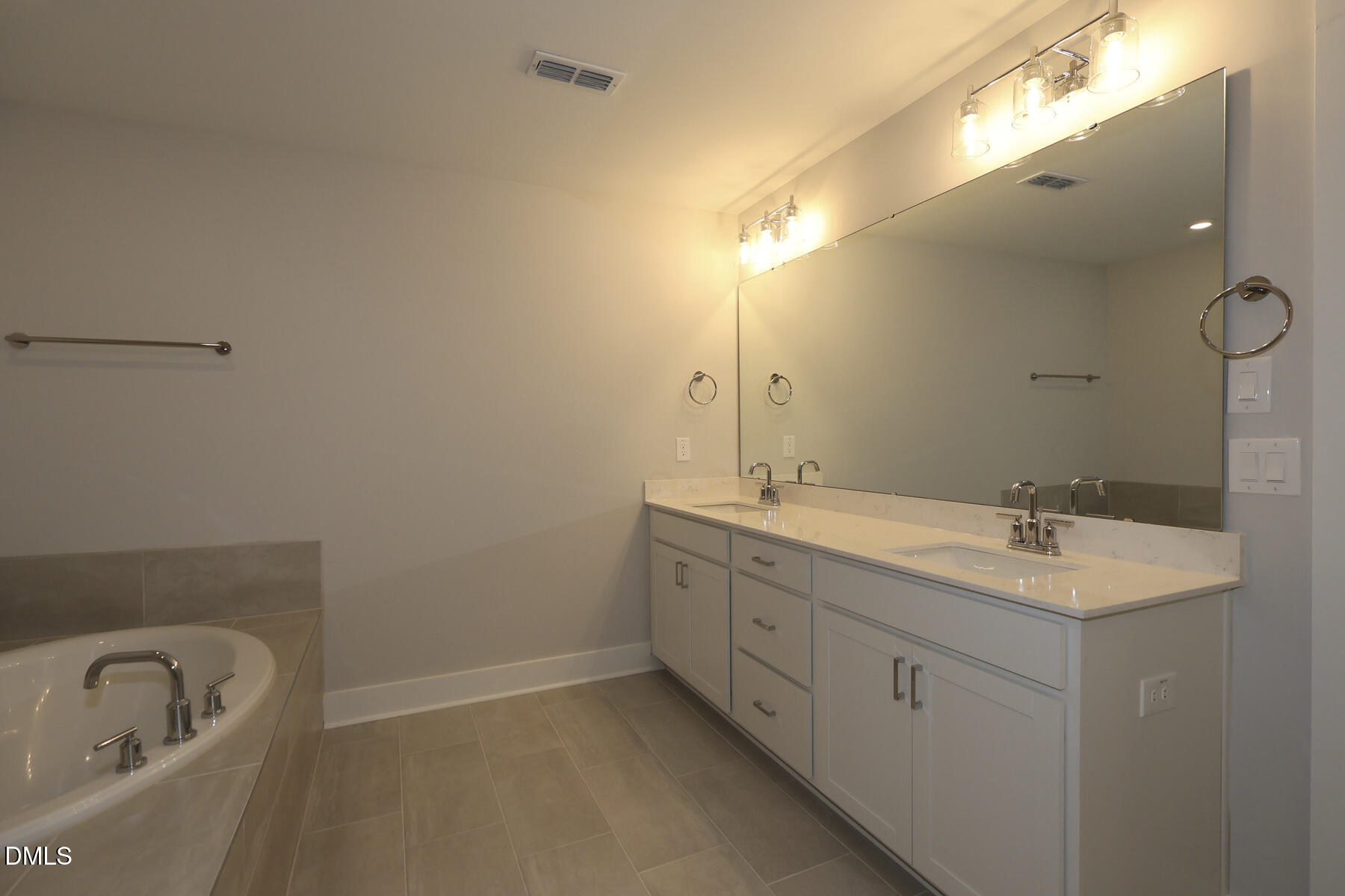 2912 Walden Road Property Photo 9