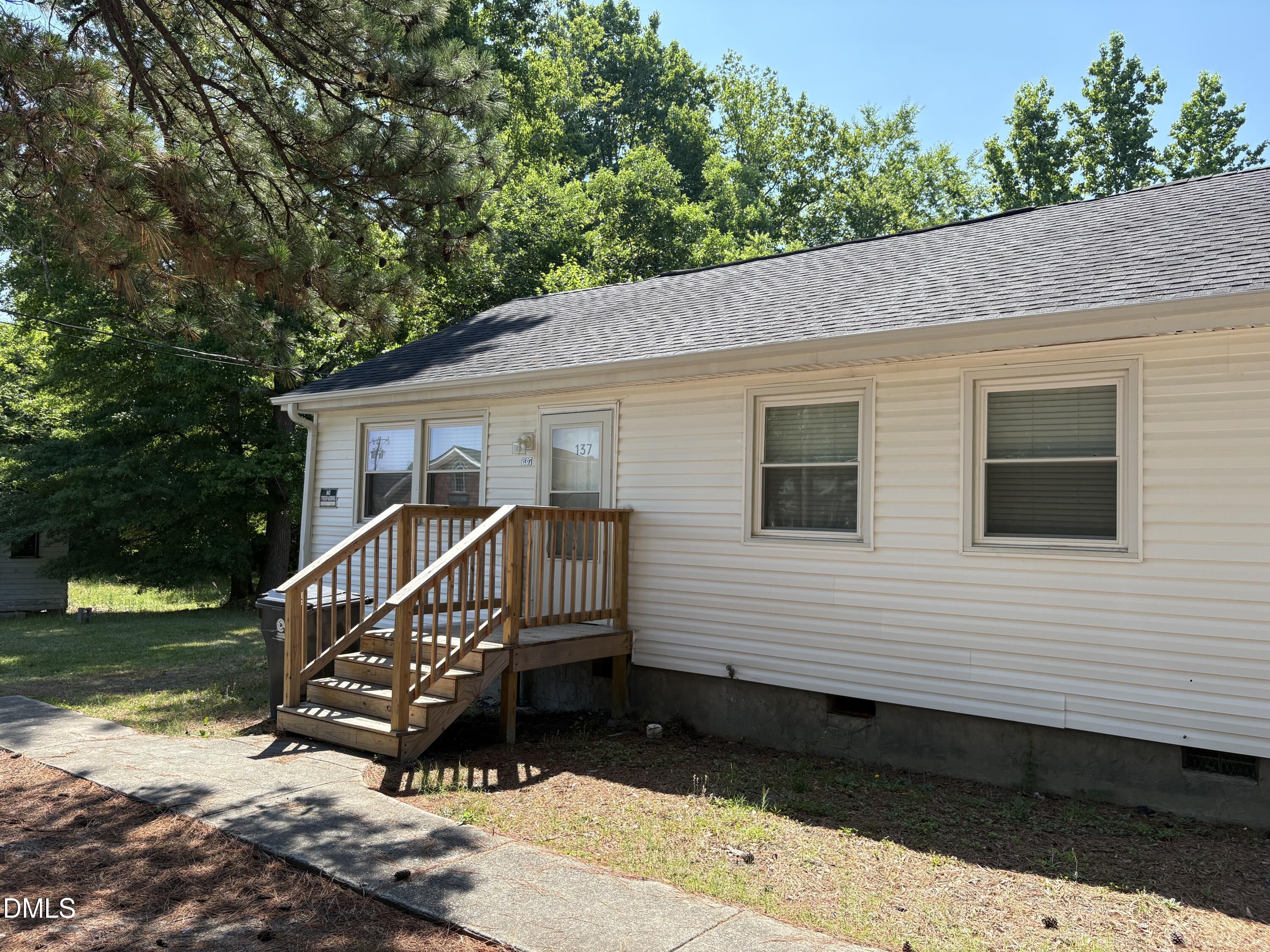 137 W Barbee Street Property Photo 1
