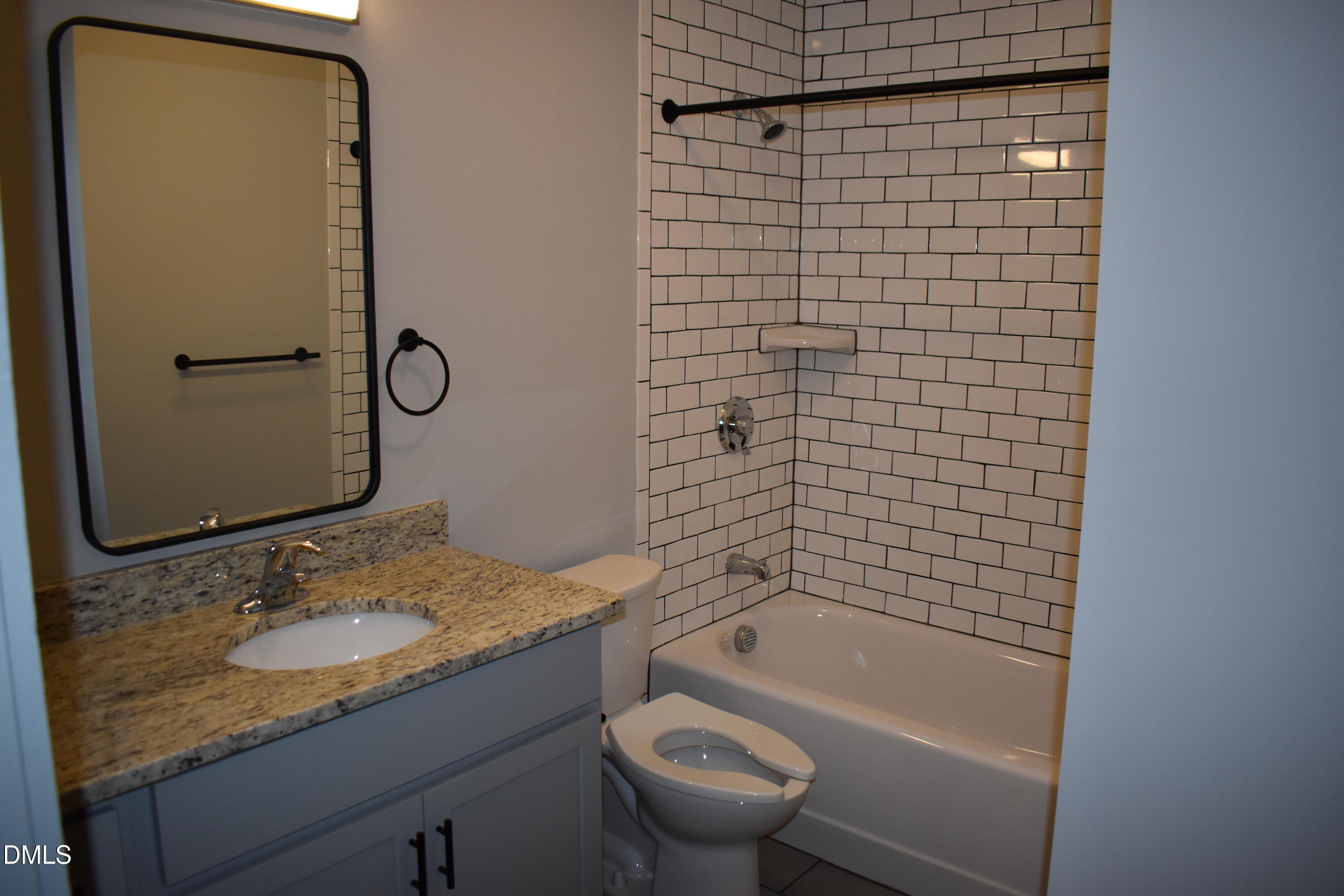 128 S Chatham Avenue B Property Photo 3
