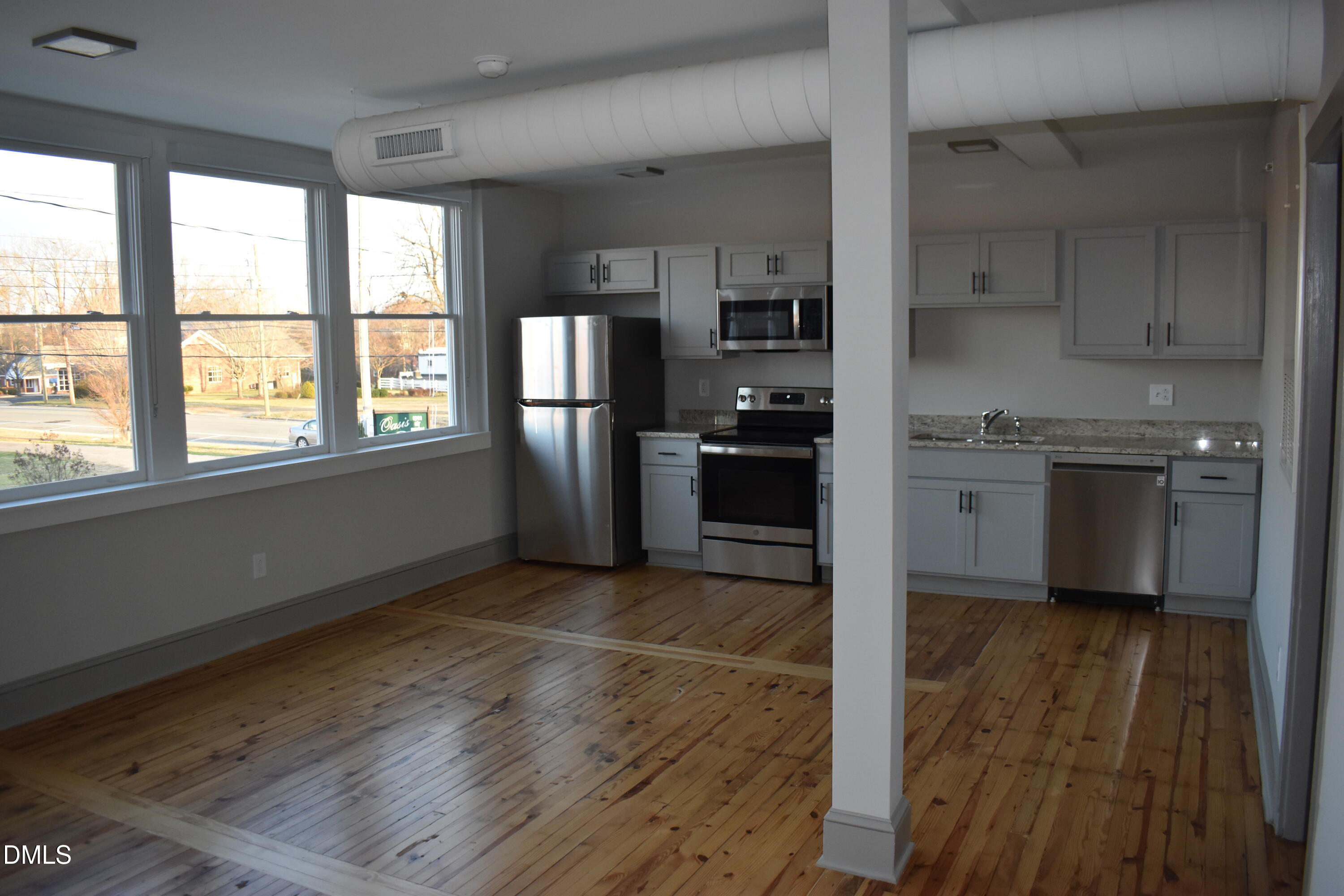128 S Chatham Avenue B Property Photo 5