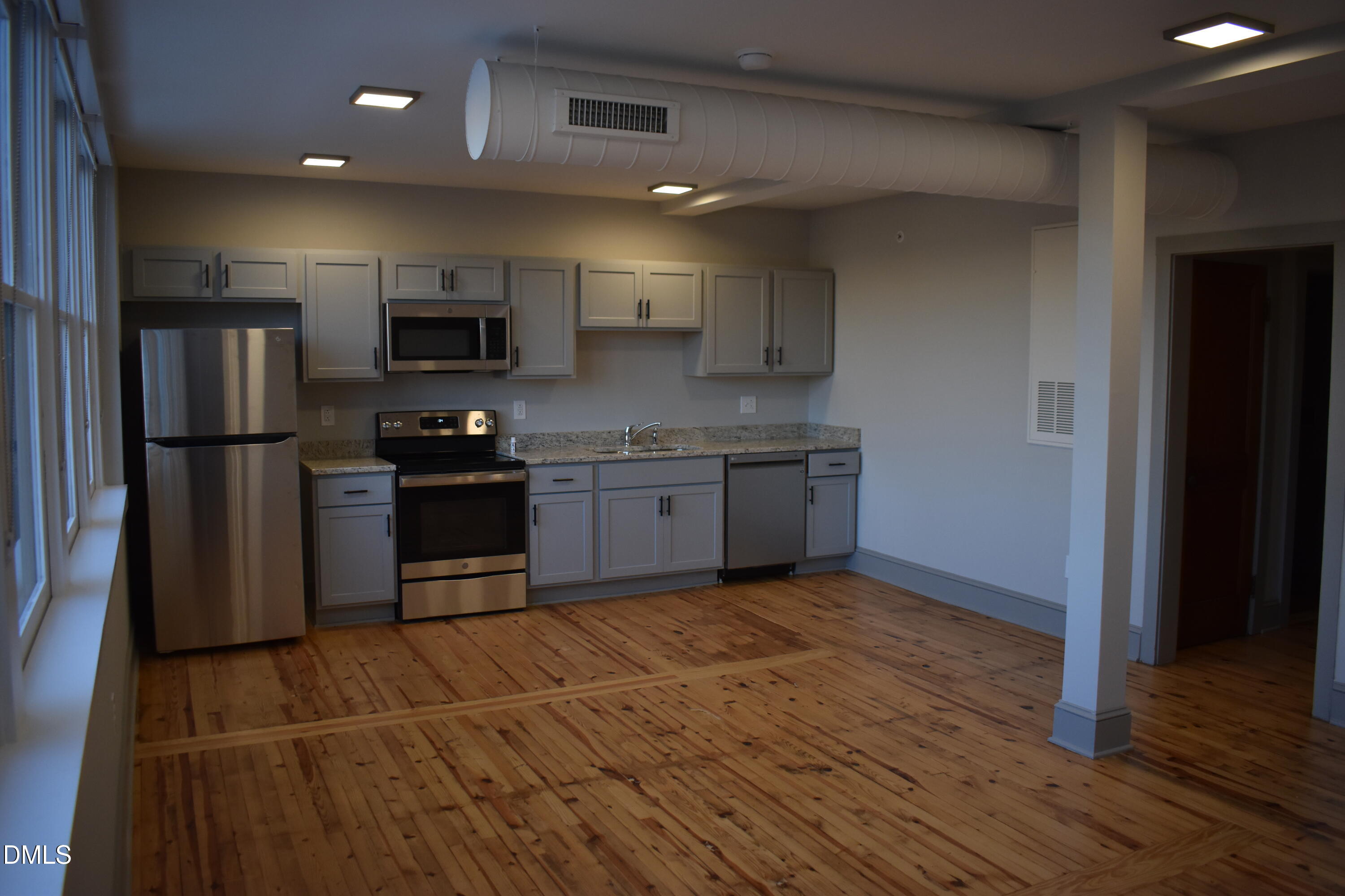 128 S Chatham Avenue B Property Photo 6