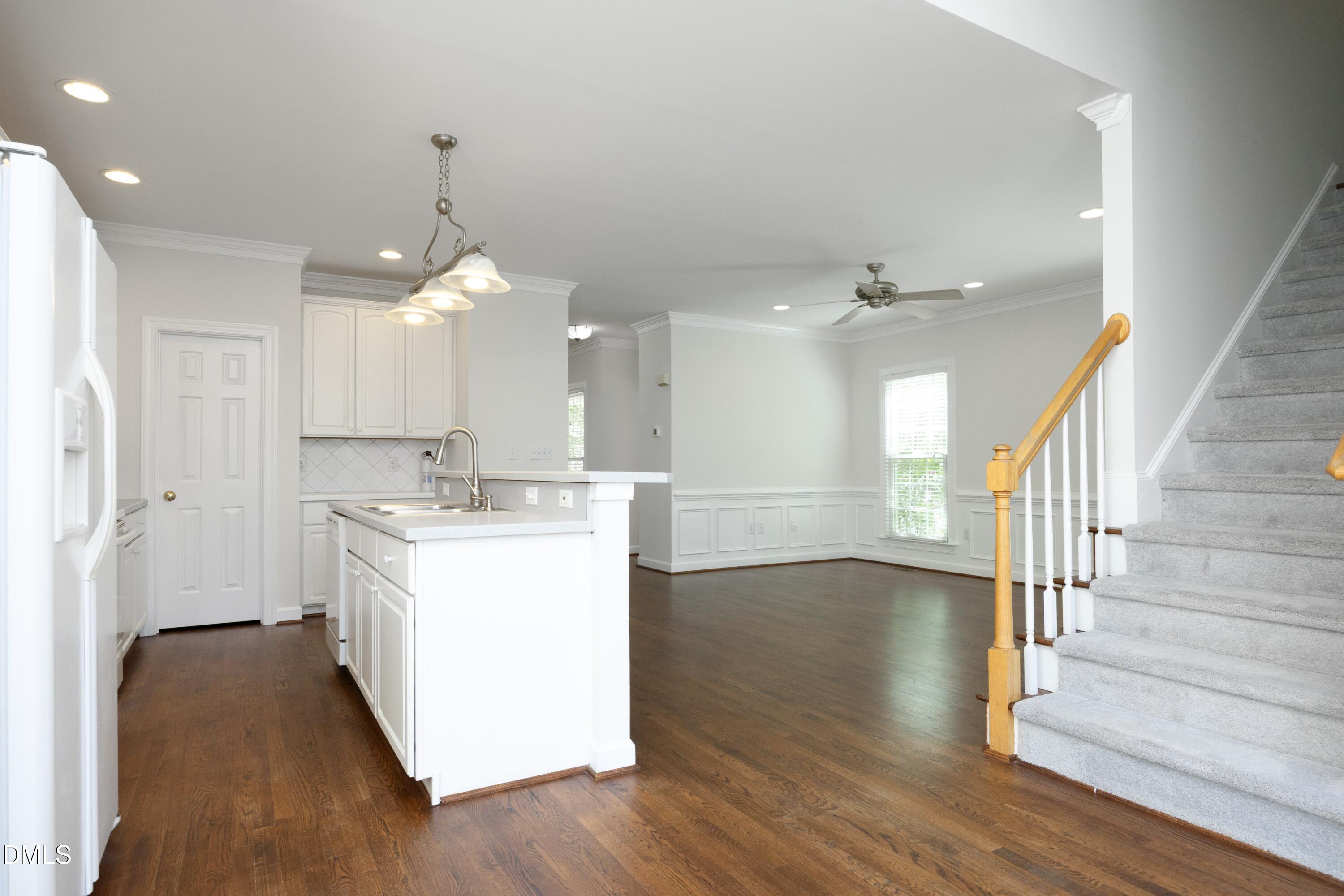 605 Carpenter Town Lane Property Photo 14