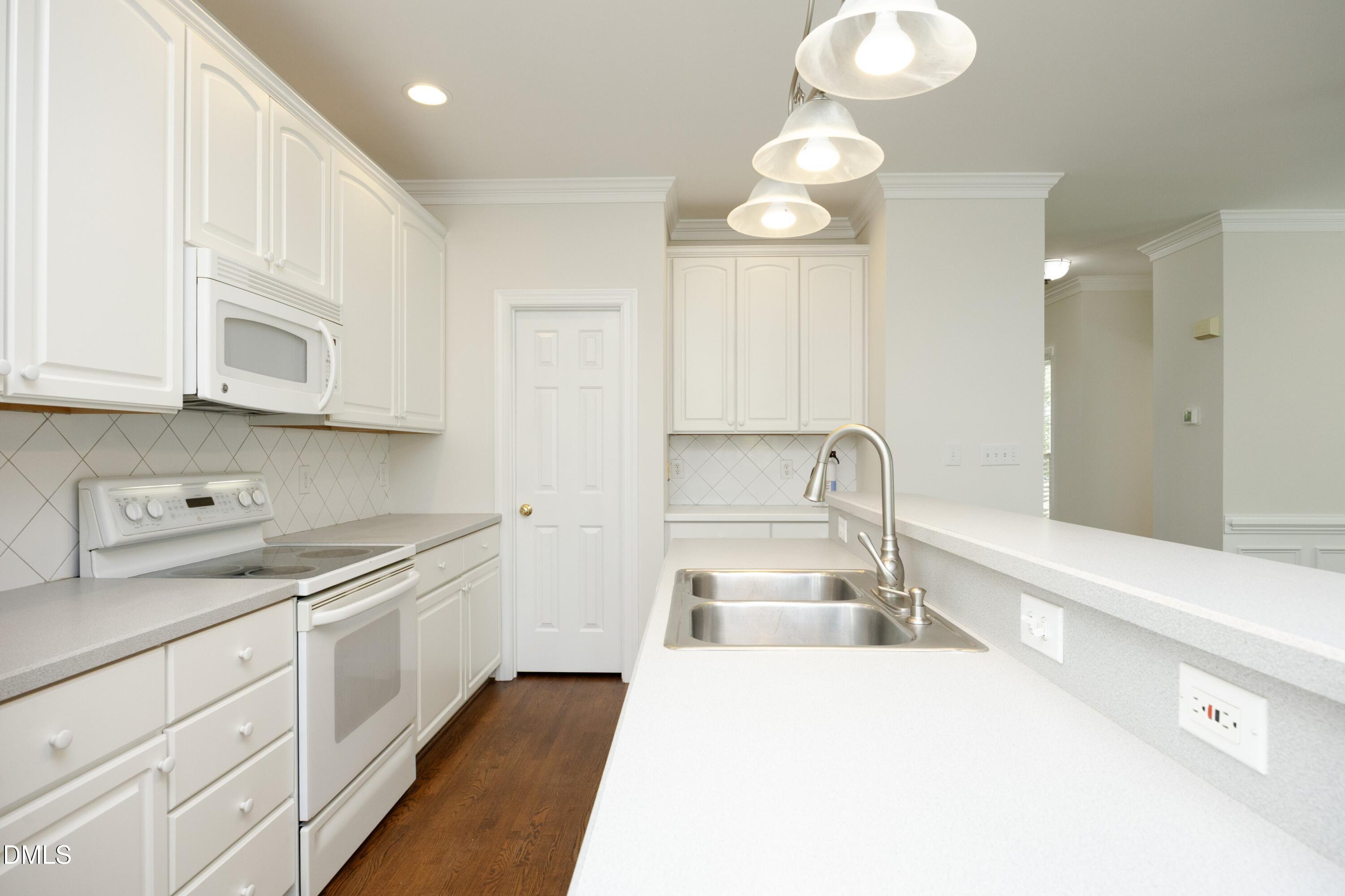 605 Carpenter Town Lane Property Photo 15