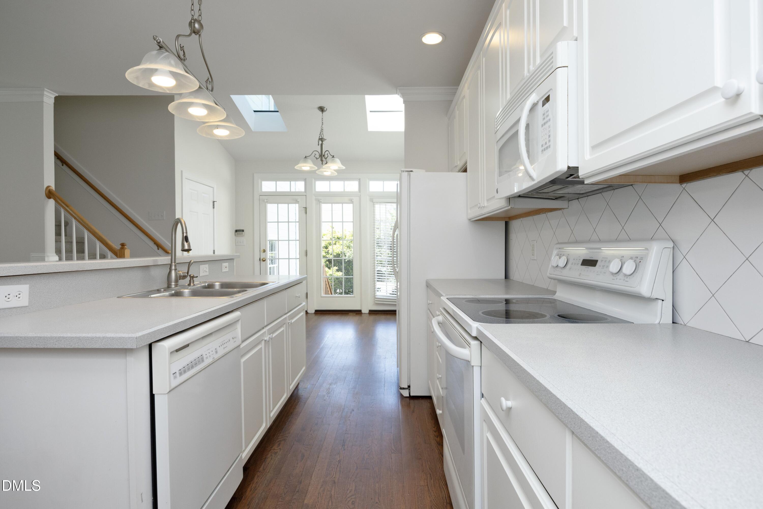605 Carpenter Town Lane Property Photo 17