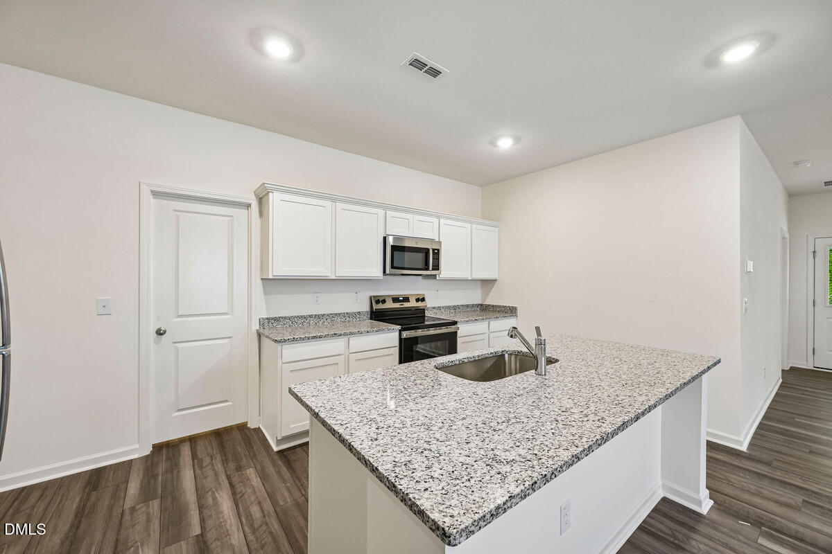830 Hanford Landing Drive Property Photo 7