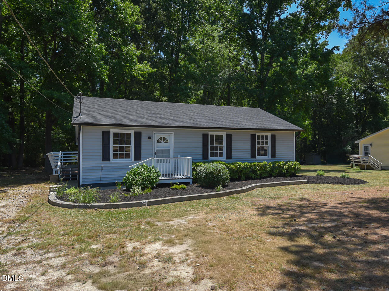 939 Cheves Road Property Photo 2