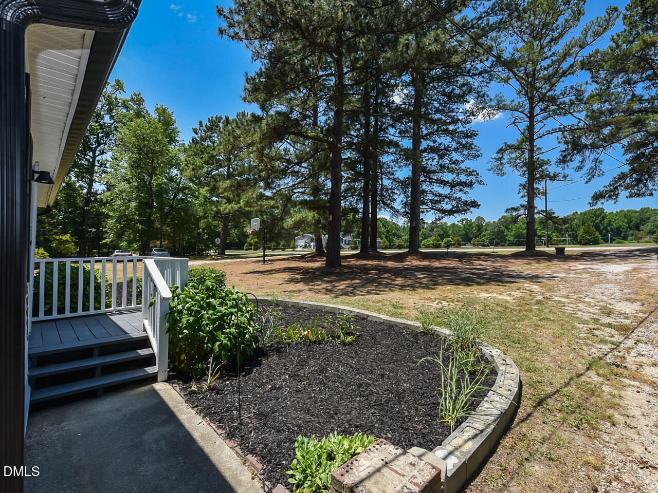 939 Cheves Road Property Photo 3