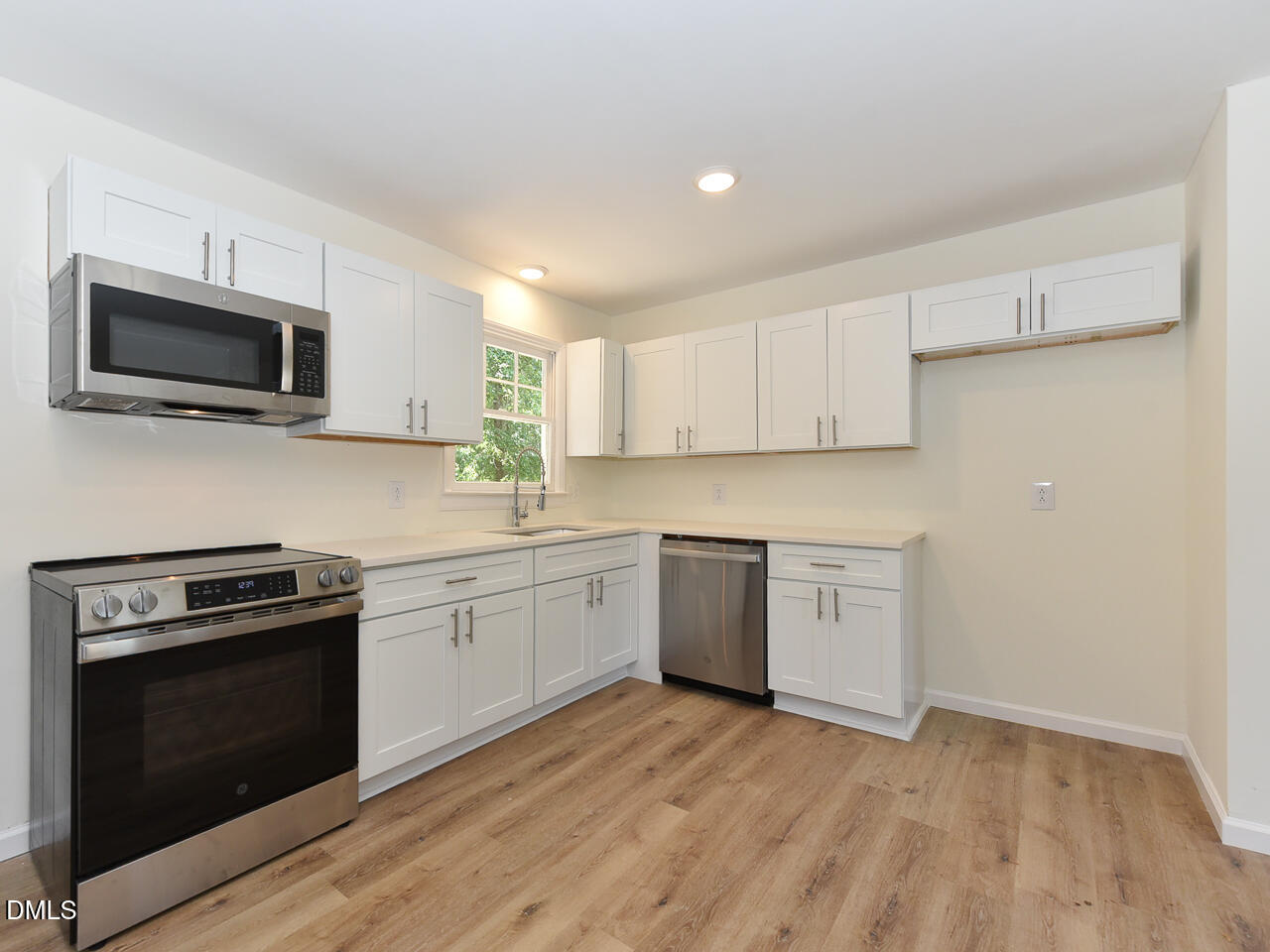 939 Cheves Road Property Photo 4