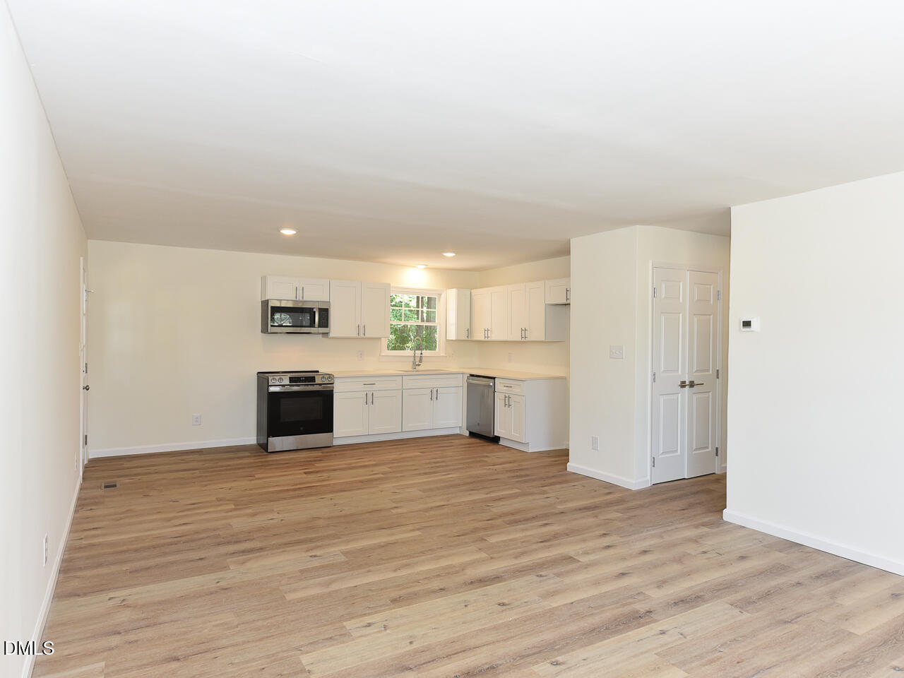 939 Cheves Road Property Photo 7