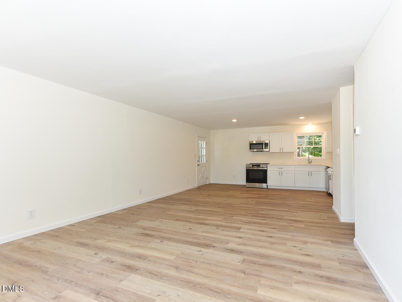 939 Cheves Road Property Photo 9