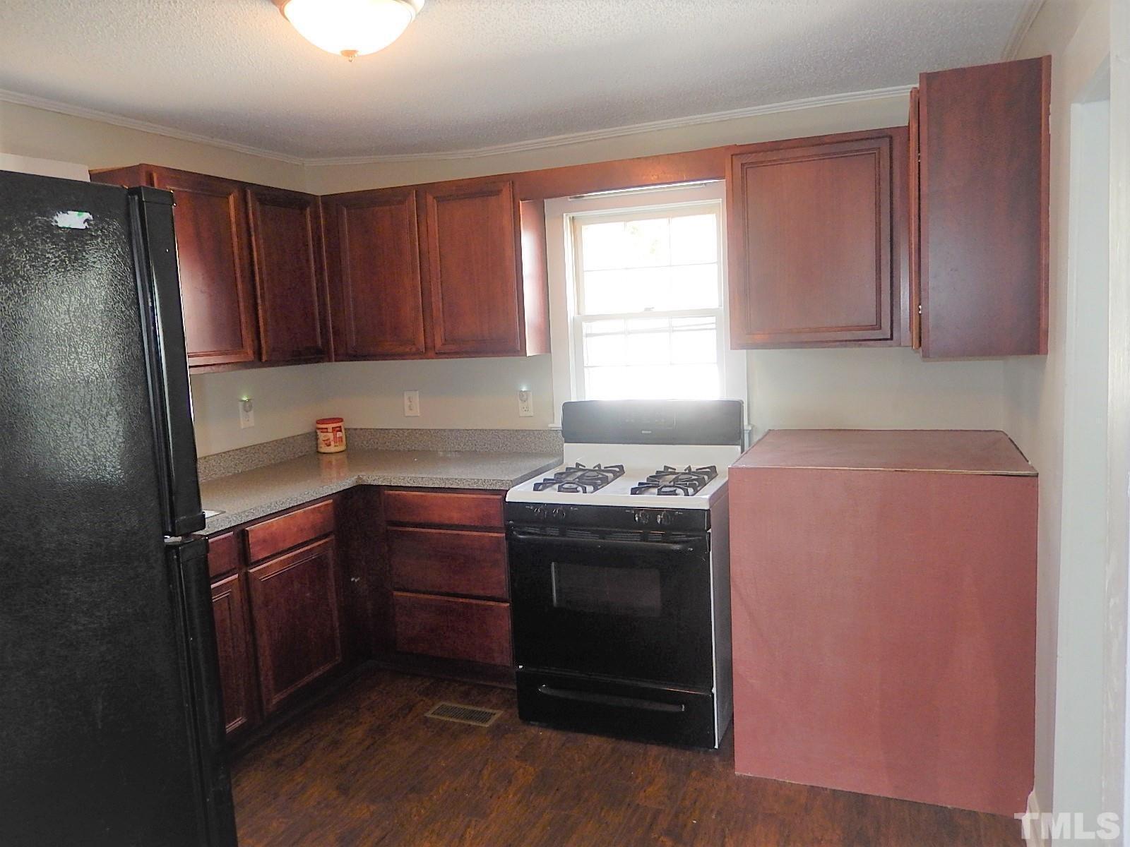 1015 Oberlin Road Property Photo 6