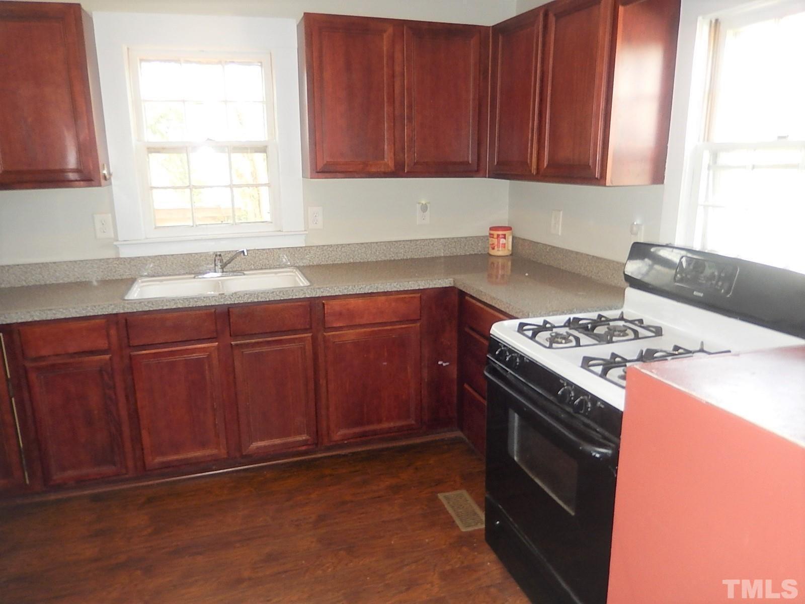 1015 Oberlin Road Property Photo 7