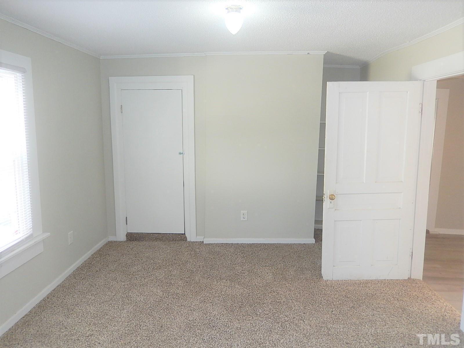1015 Oberlin Road Property Photo 9