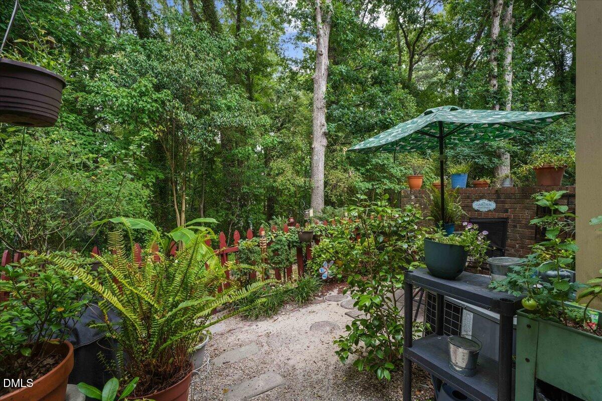 4700 Blue Bird Court B Property Photo 5