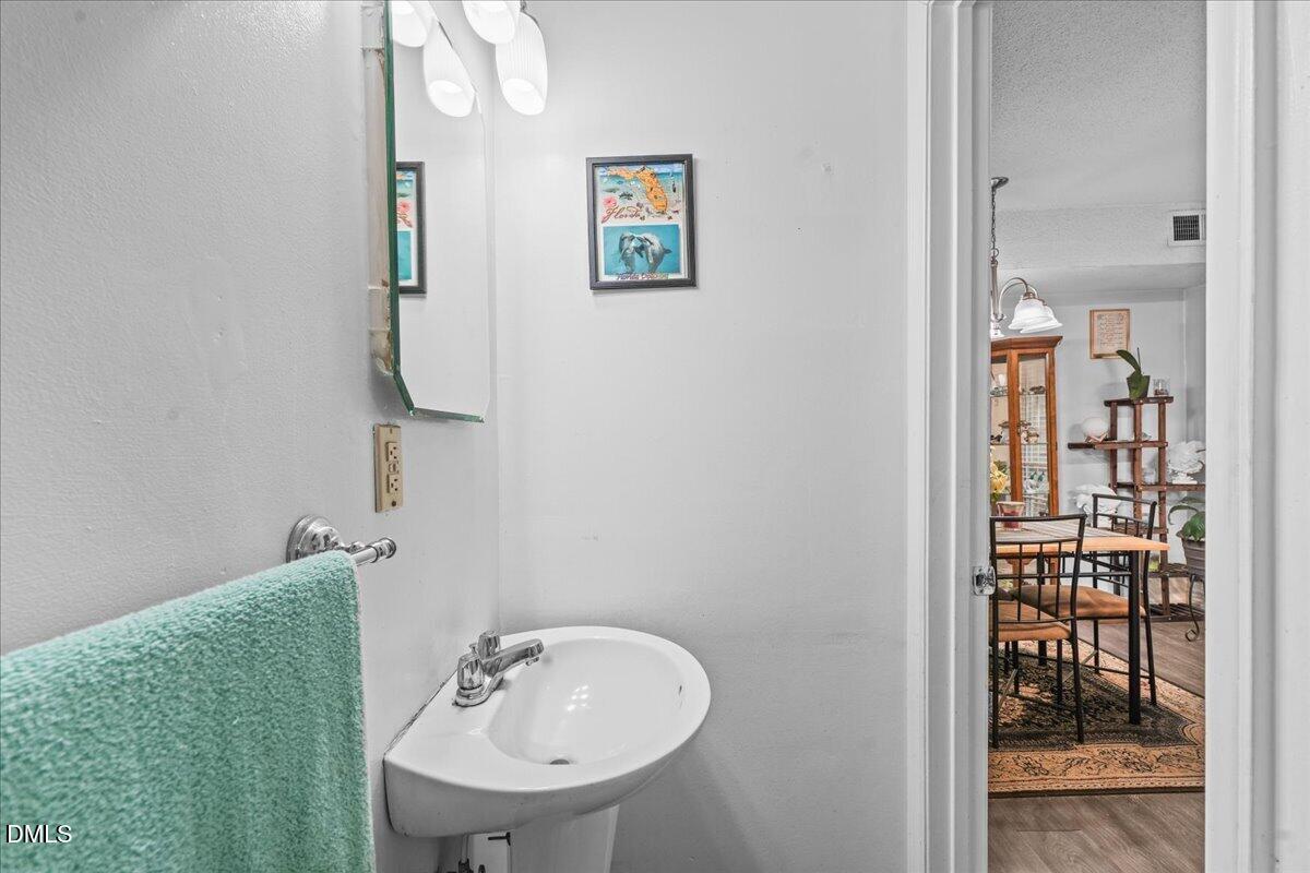 4700 Blue Bird Court B Property Photo 13