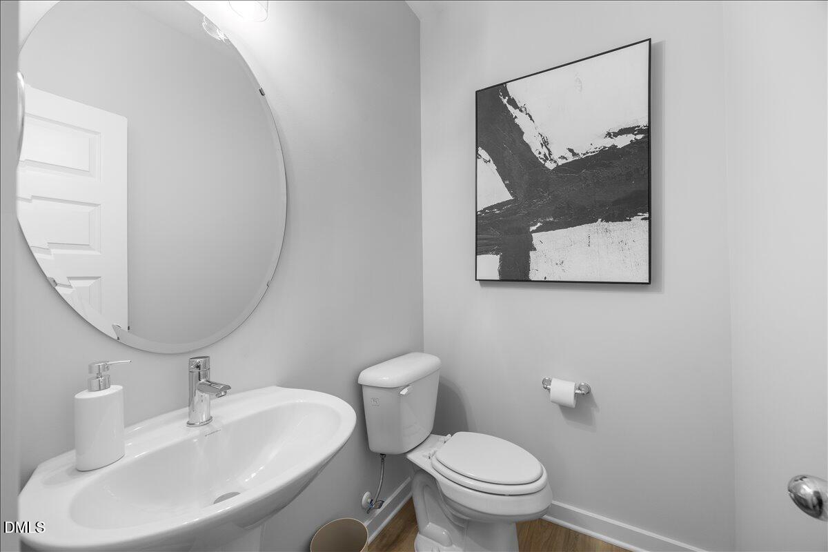 1917 Essex Road B Property Photo 11