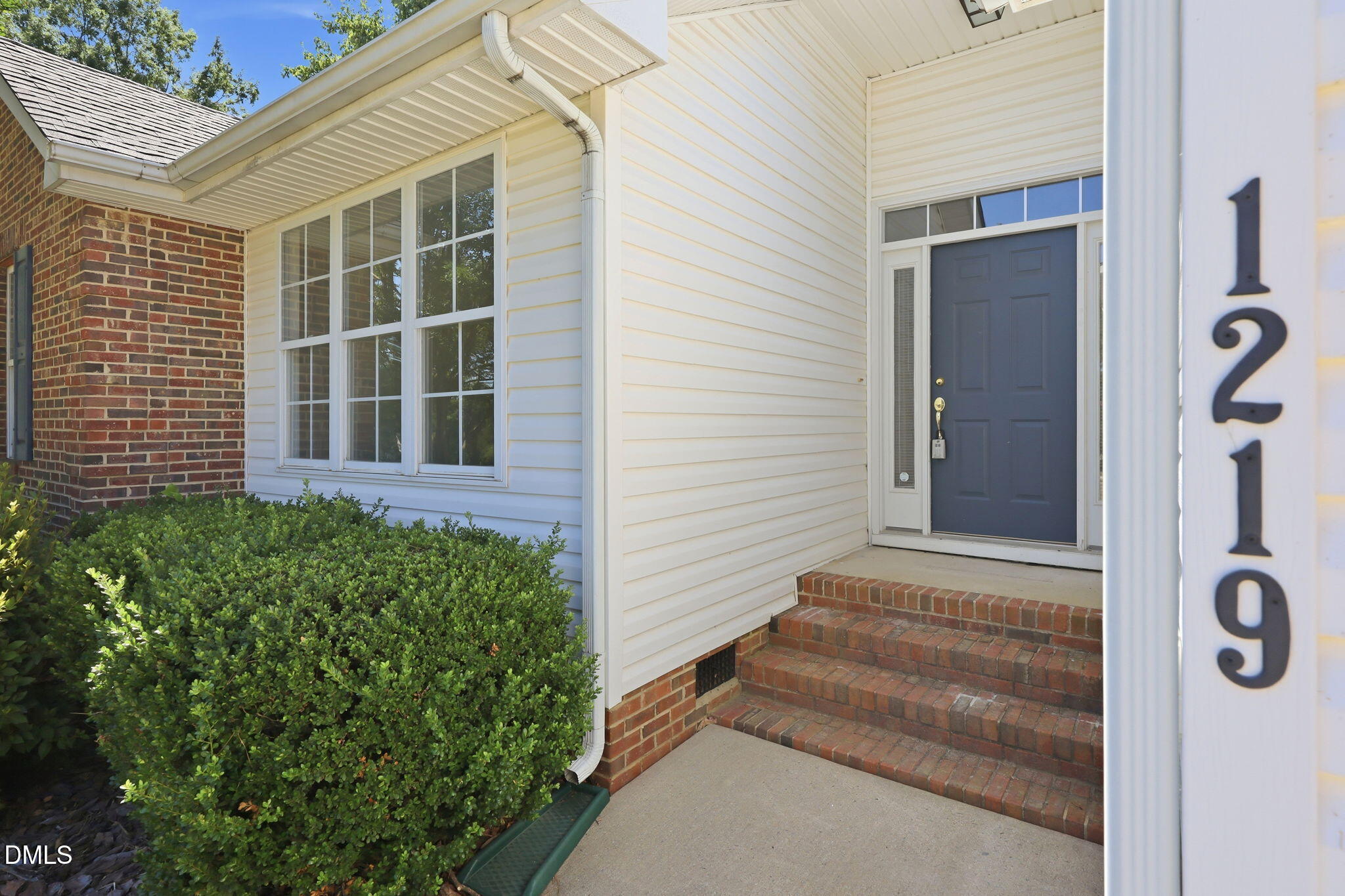 1219 Waterford Green Drive Property Photo 3