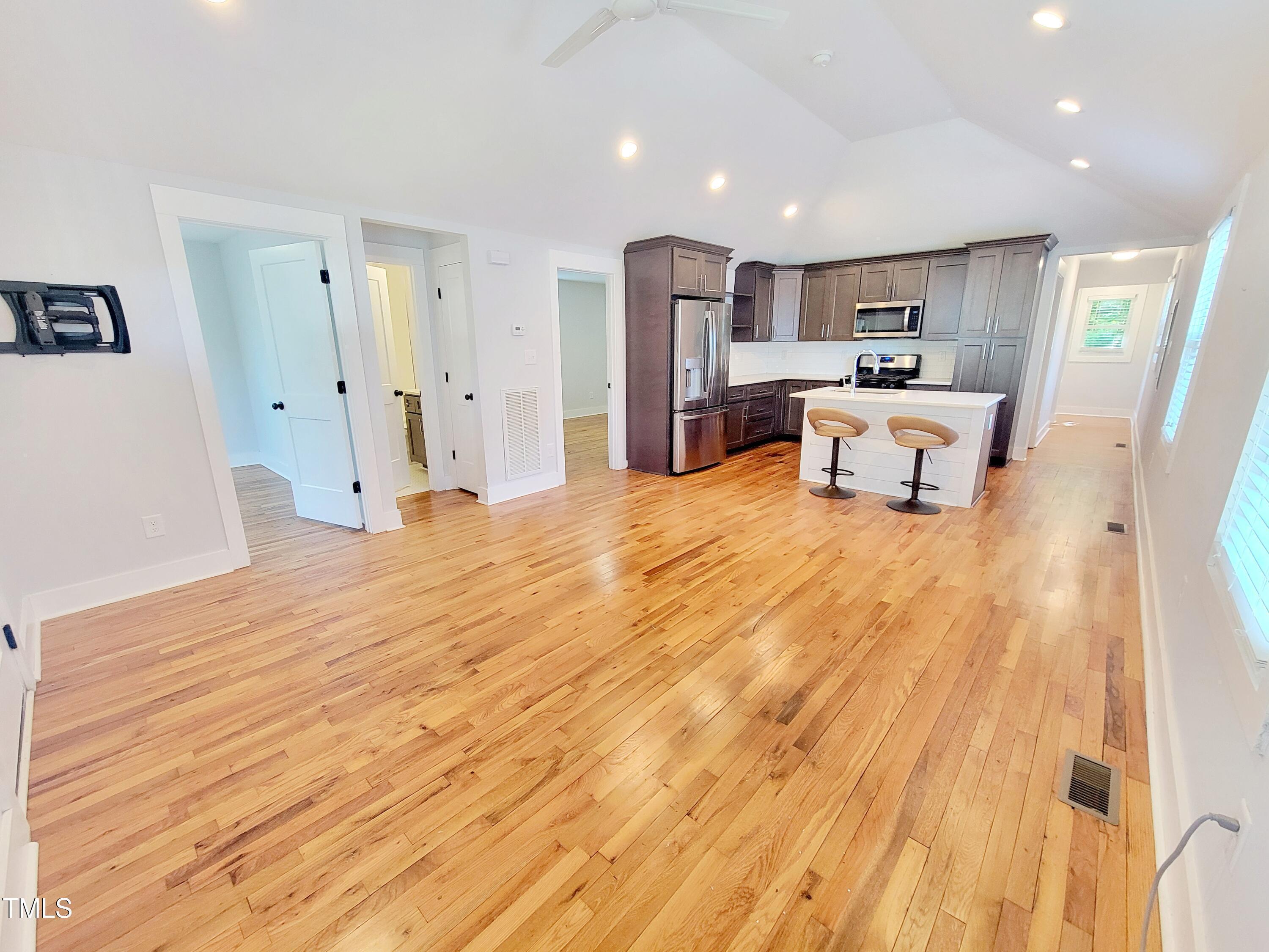 805 Coleman Street Property Photo 3