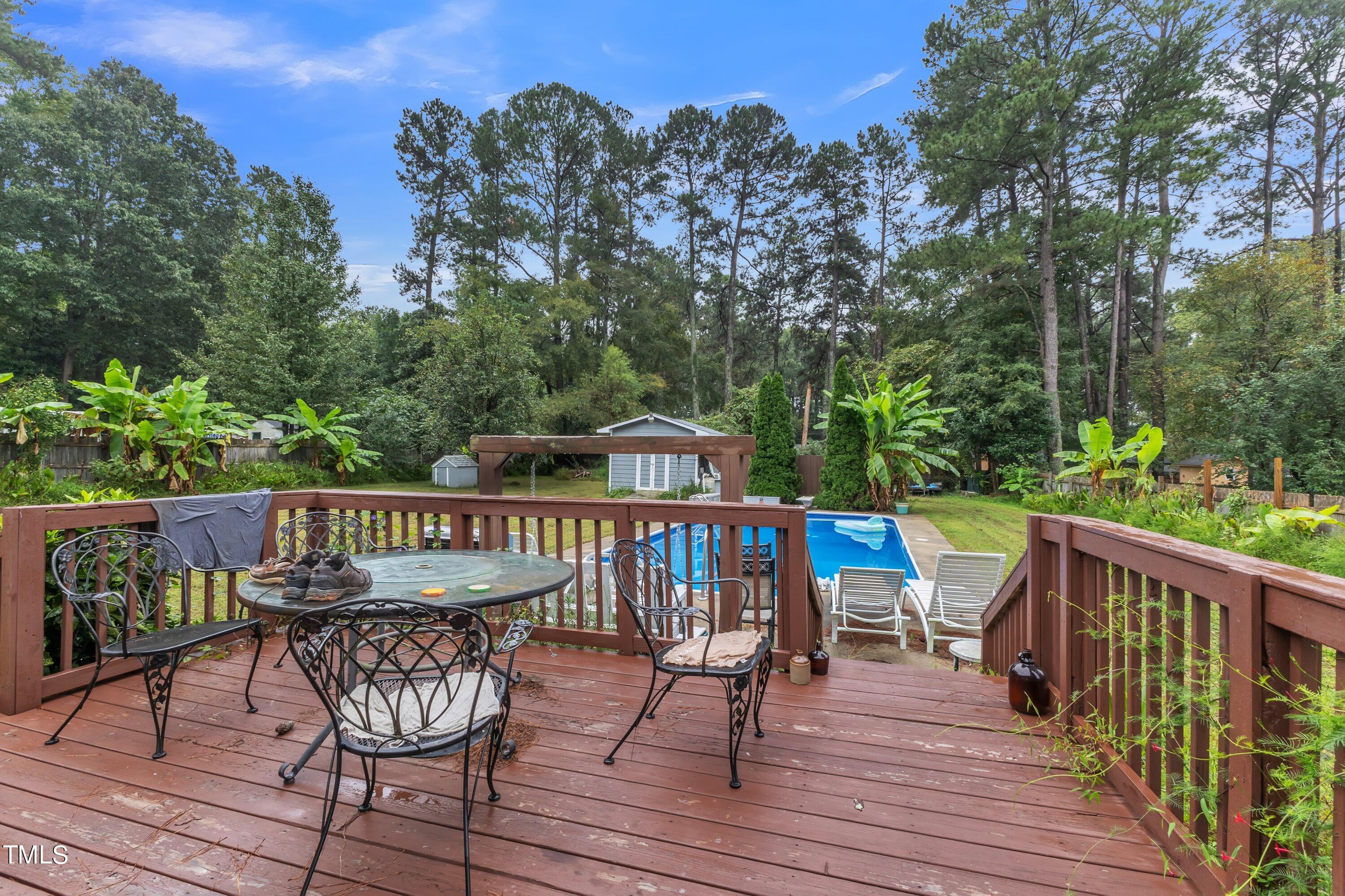 725 Colonial Drive Property Photo 3
