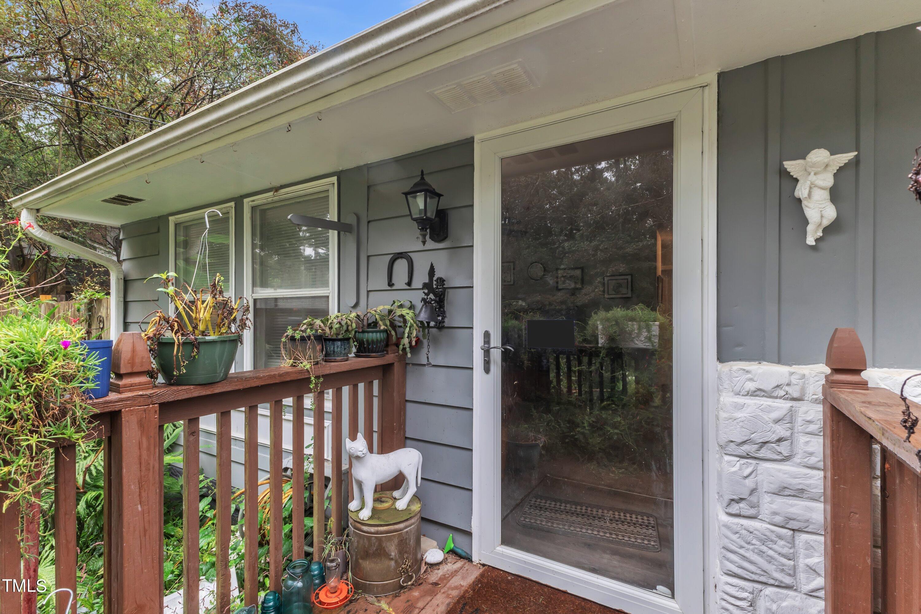 725 Colonial Drive Property Photo 4