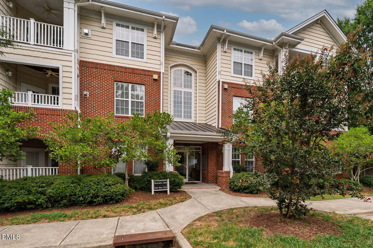 1221 Arborgate Circle