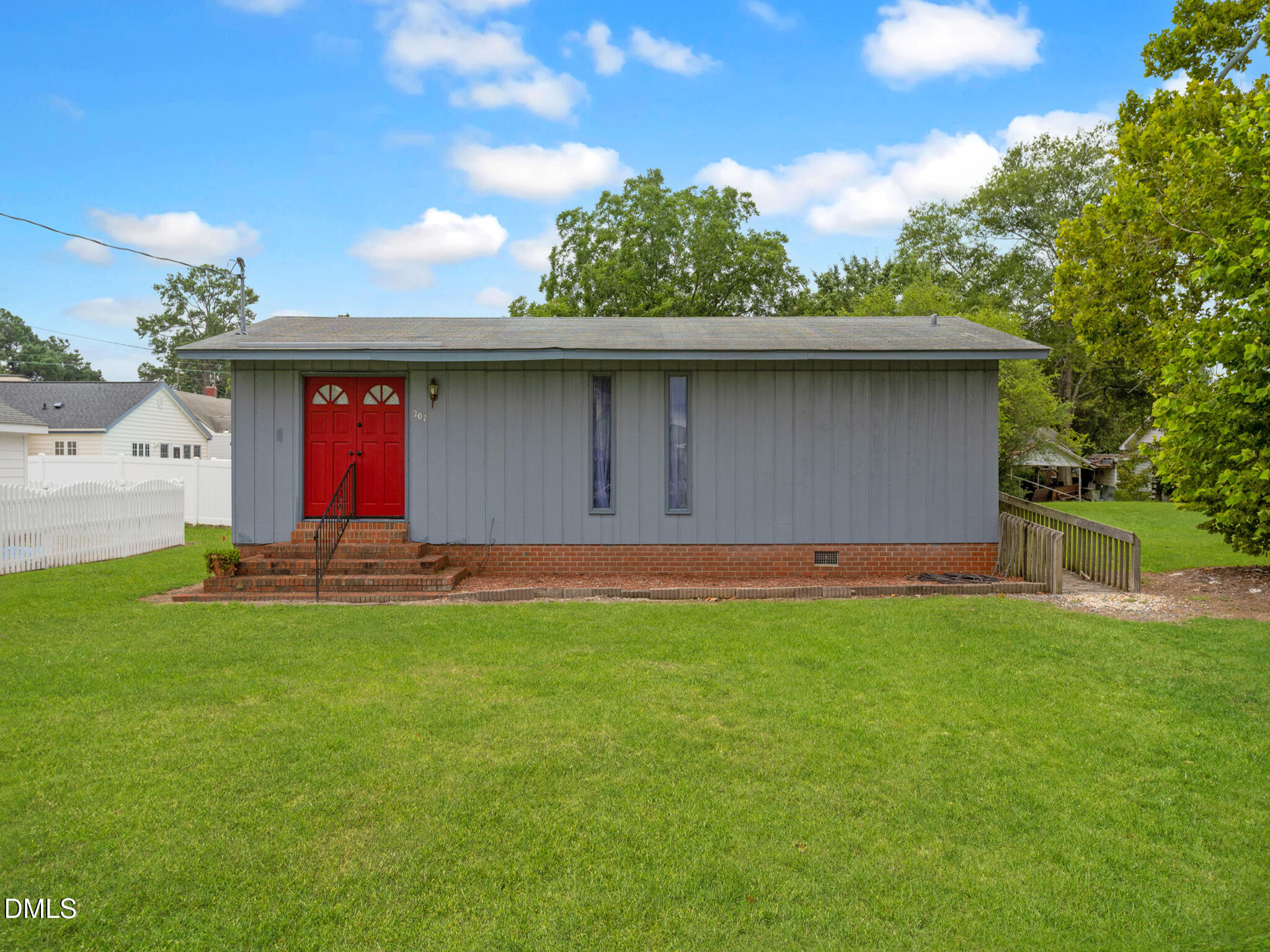 207 Price Street Property Photo 1