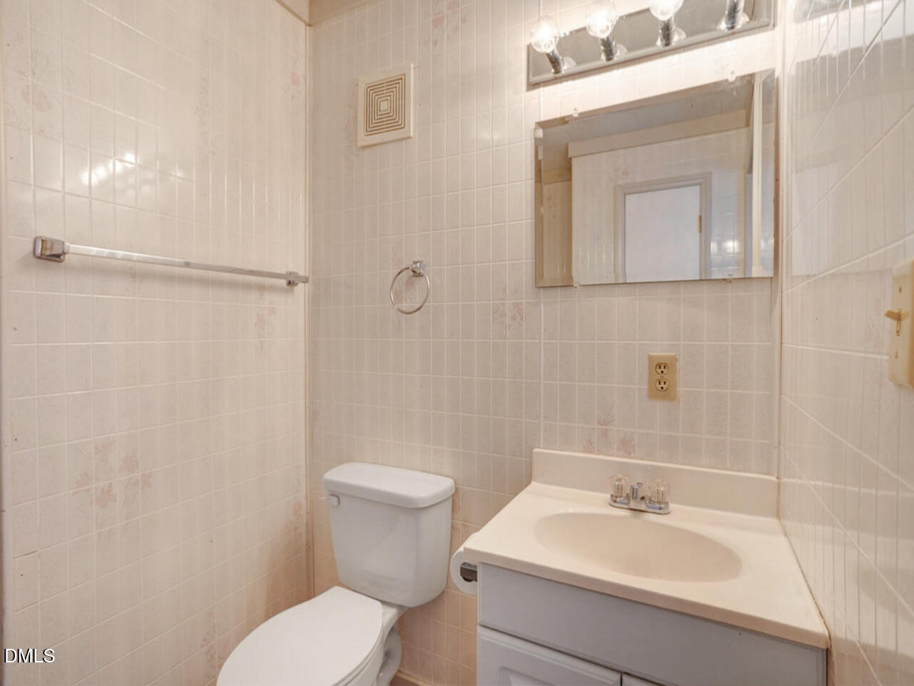 207 Price Street Property Photo 9