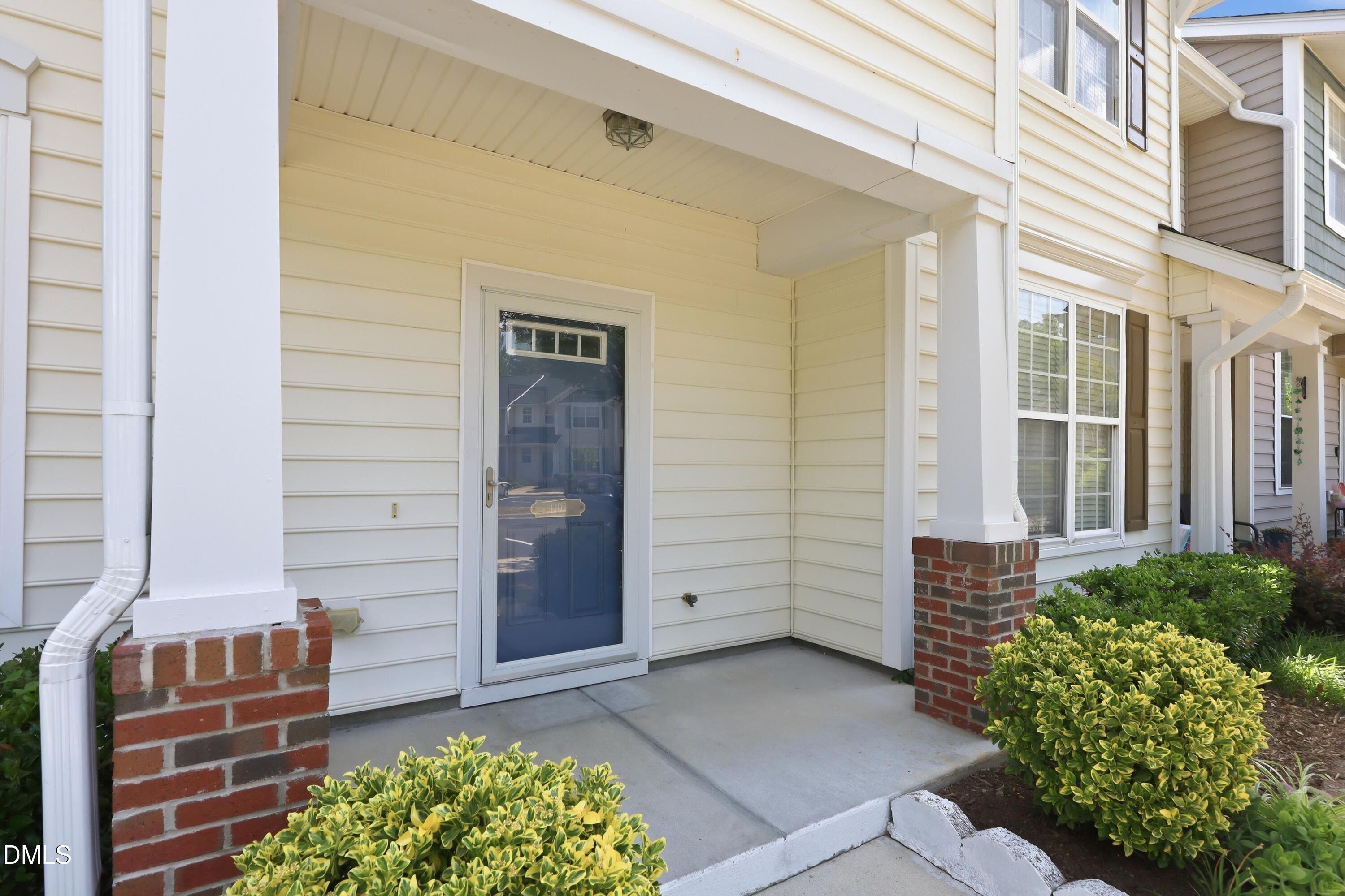1109 Hamlet Park Drive Property Photo 5