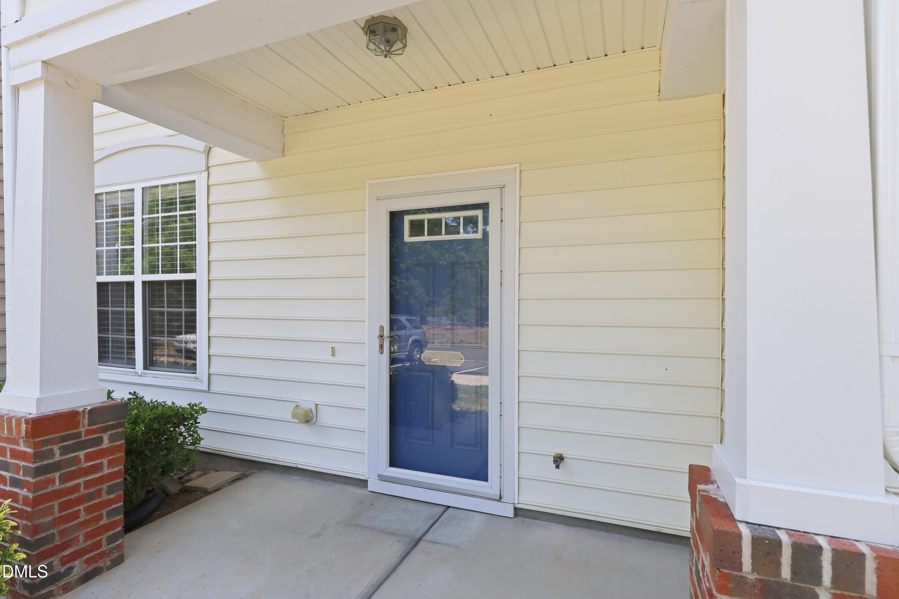 1109 Hamlet Park Drive Property Photo 6
