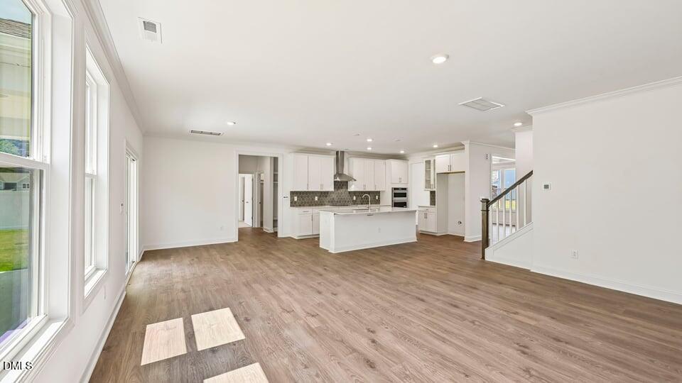 390 Delmoor Drive Property Photo 12