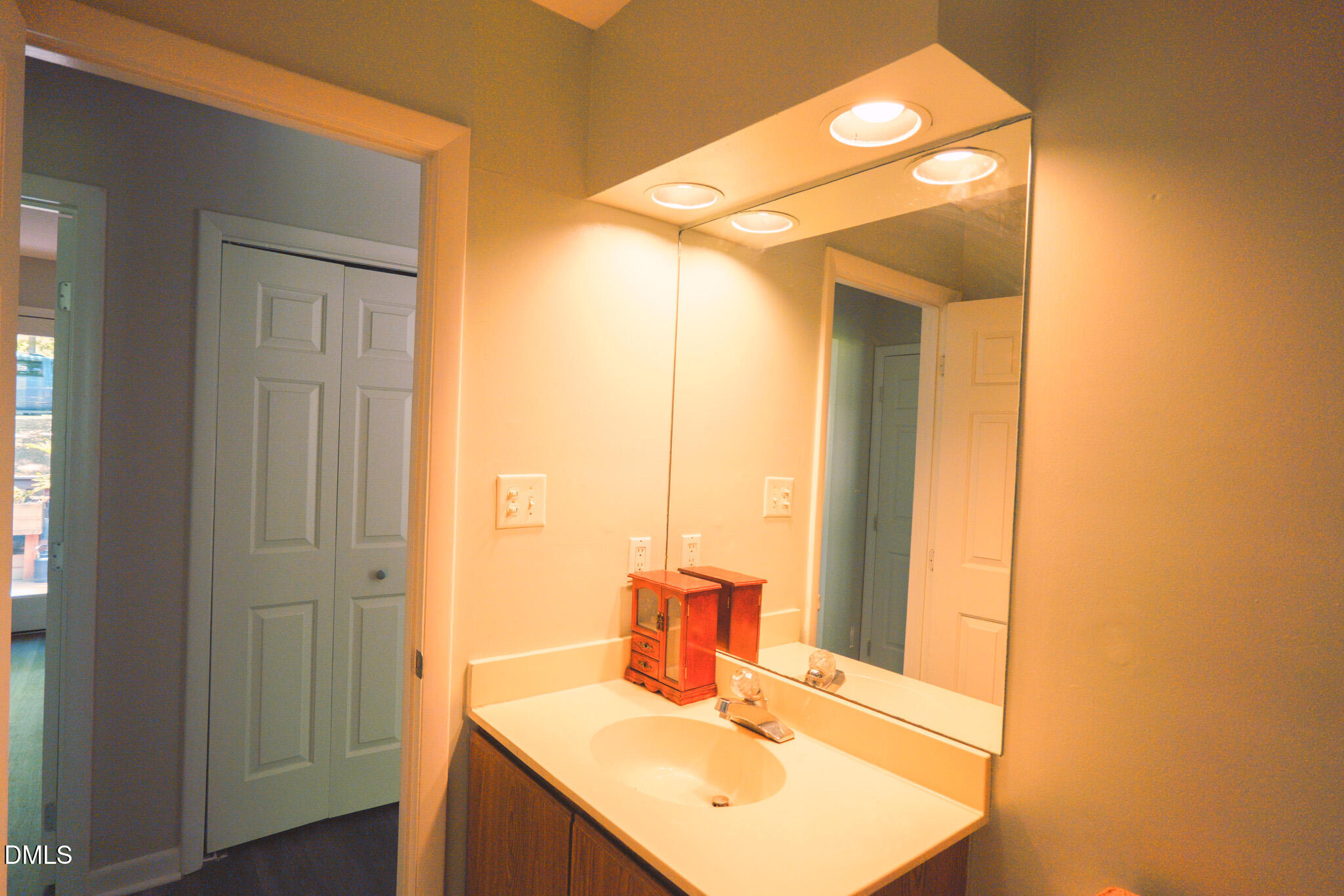 5926 Suncreek Court Property Photo 10