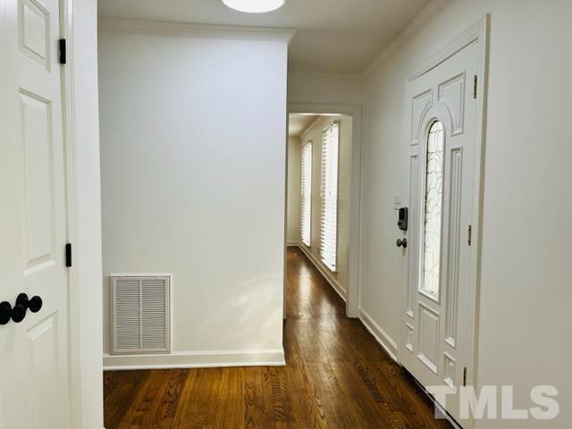 2112 N Hills Drive Property Photo 2