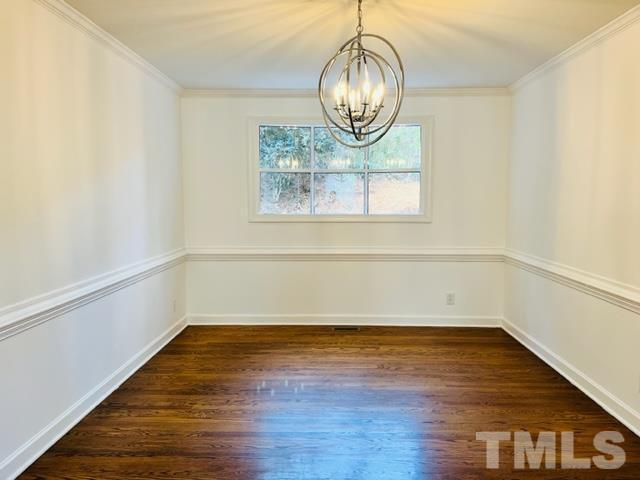 2112 N Hills Drive Property Photo 9