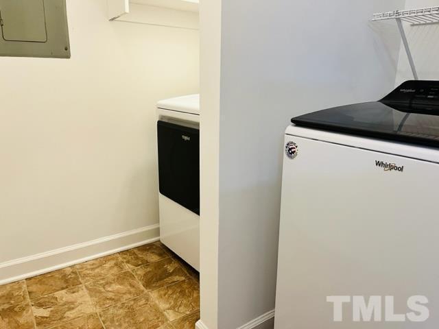 2112 N Hills Drive Property Photo 12