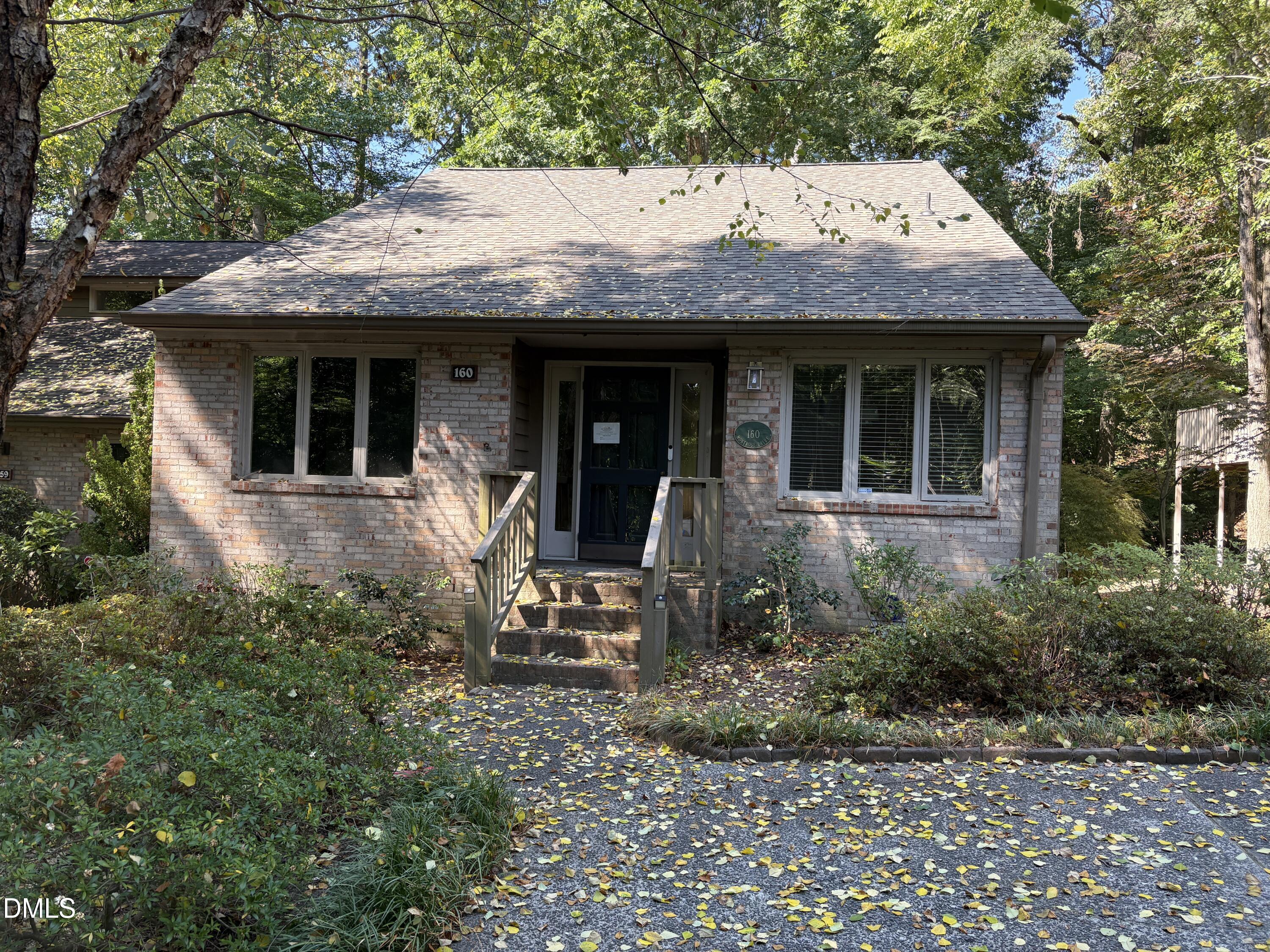 160 Montrose Drive Property Photo 1