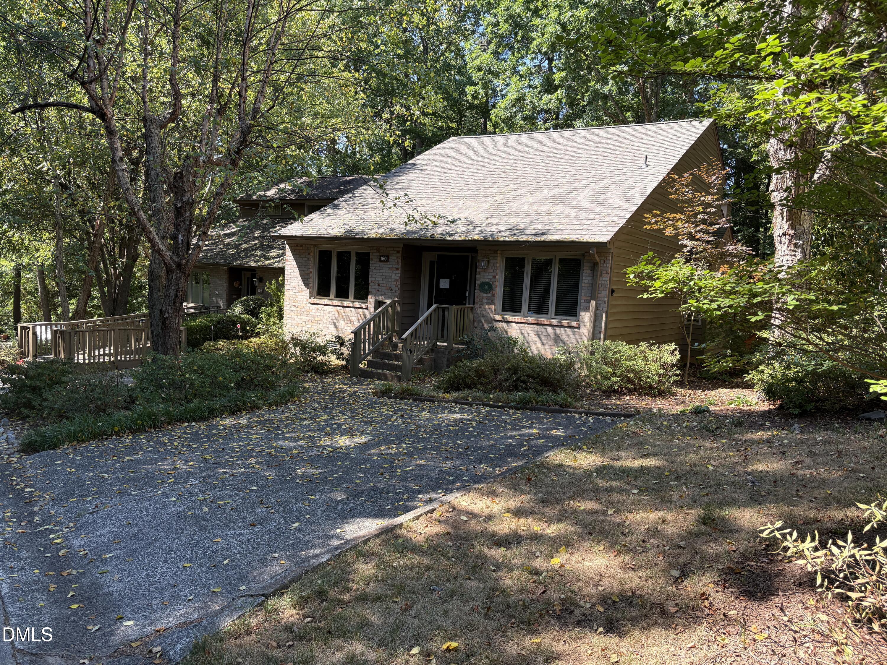 160 Montrose Drive Property Photo 3