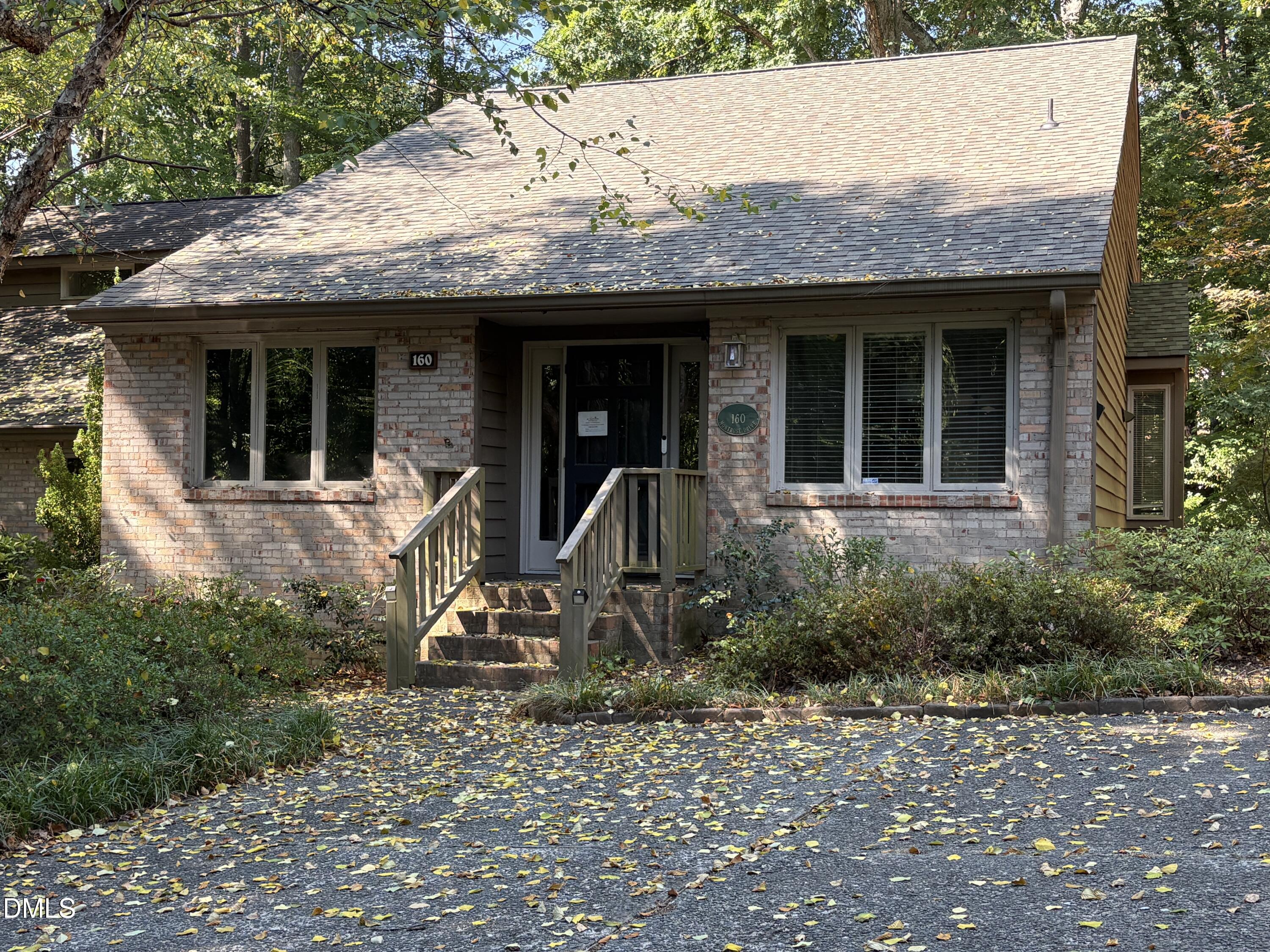 160 Montrose Drive Property Photo 4