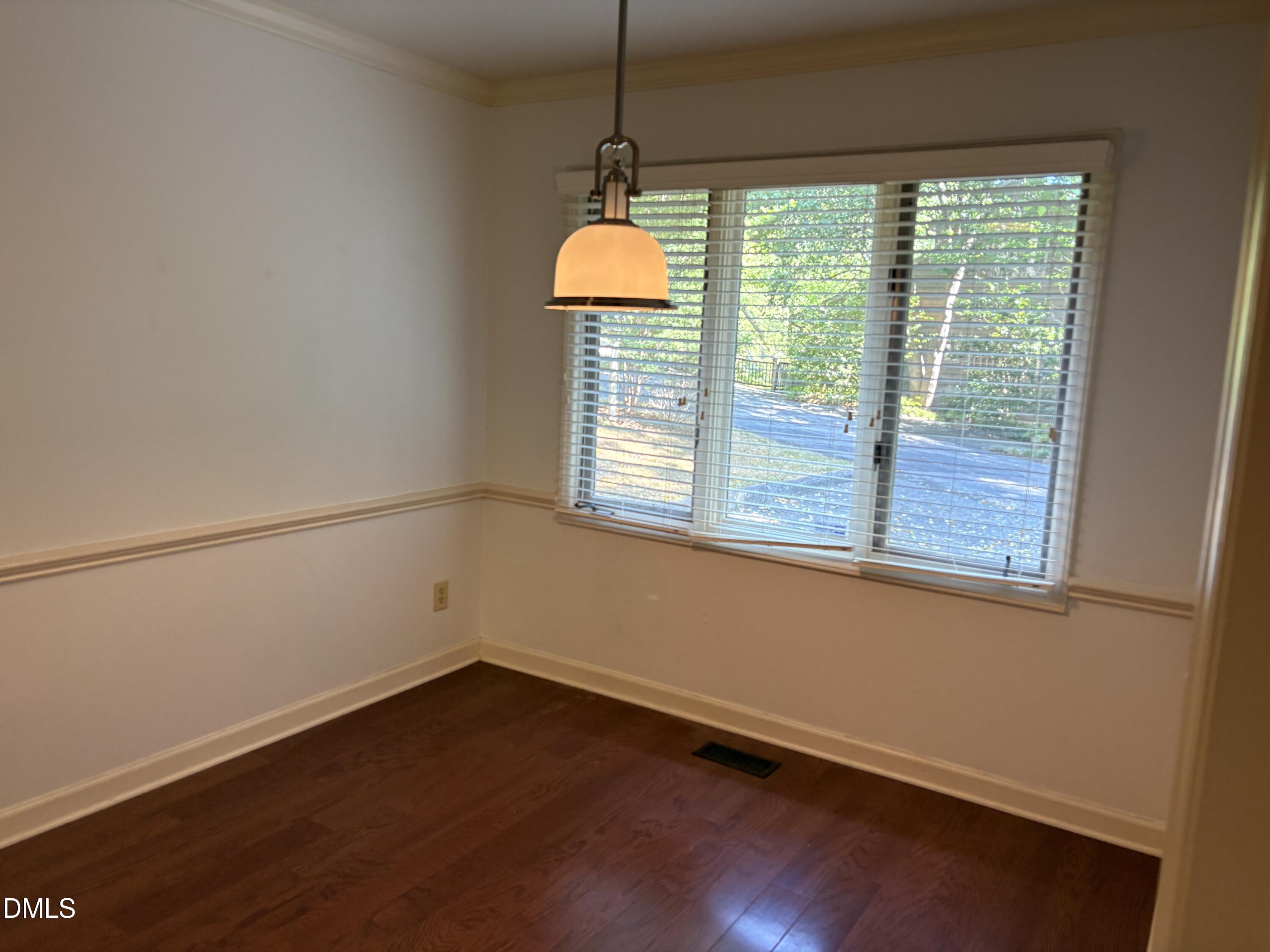 160 Montrose Drive Property Photo 6