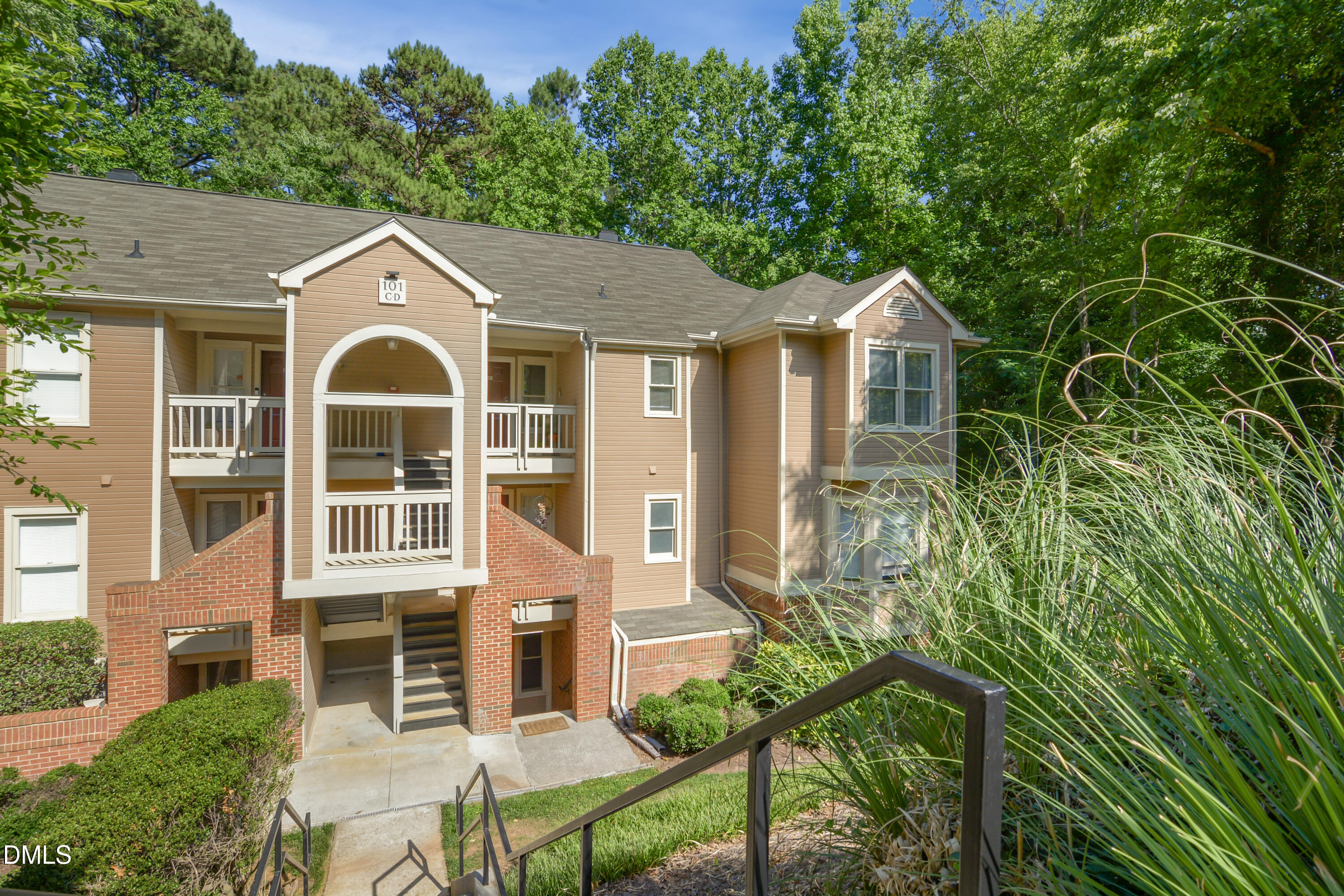 101-2d Marbury Court Property Photo 1