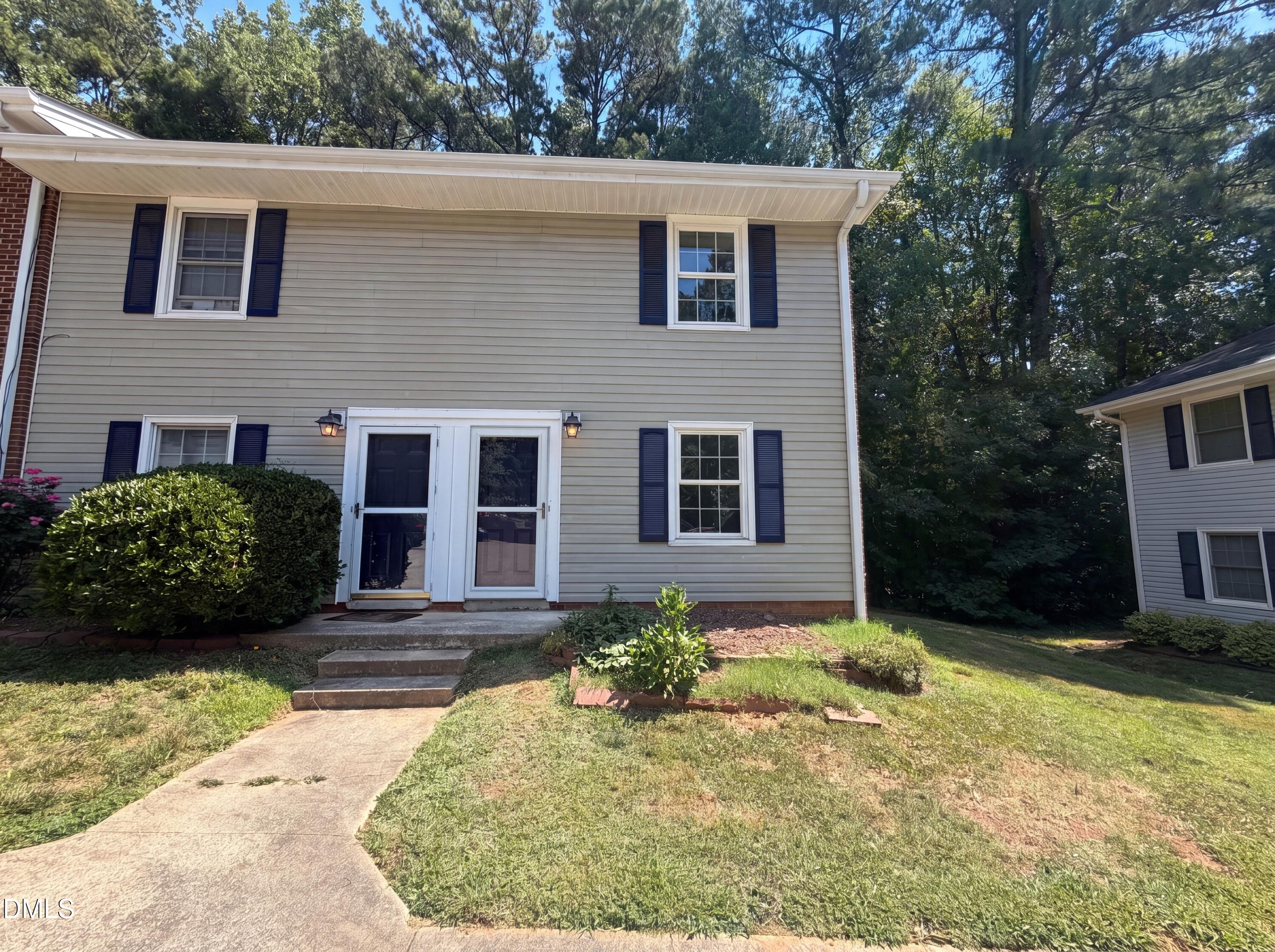 1041 Nottingham Court Property Photo 1