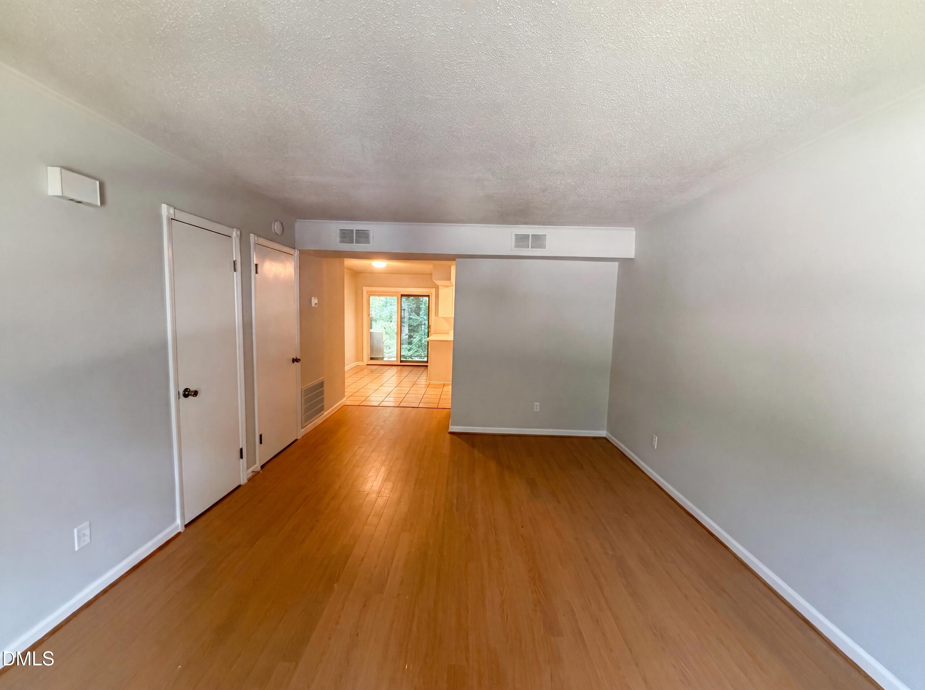 1041 Nottingham Court Property Photo 2