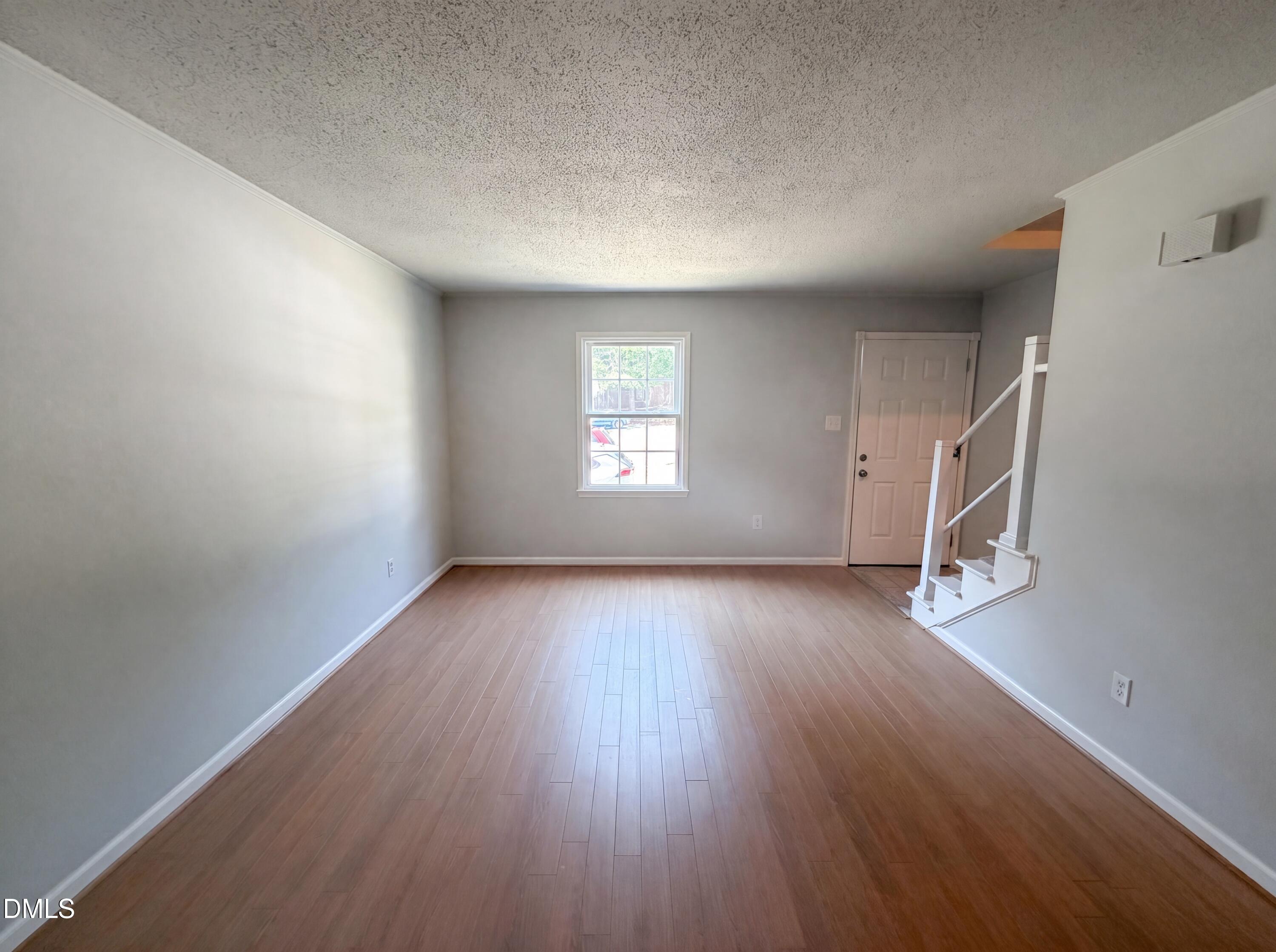 1041 Nottingham Court Property Photo 3
