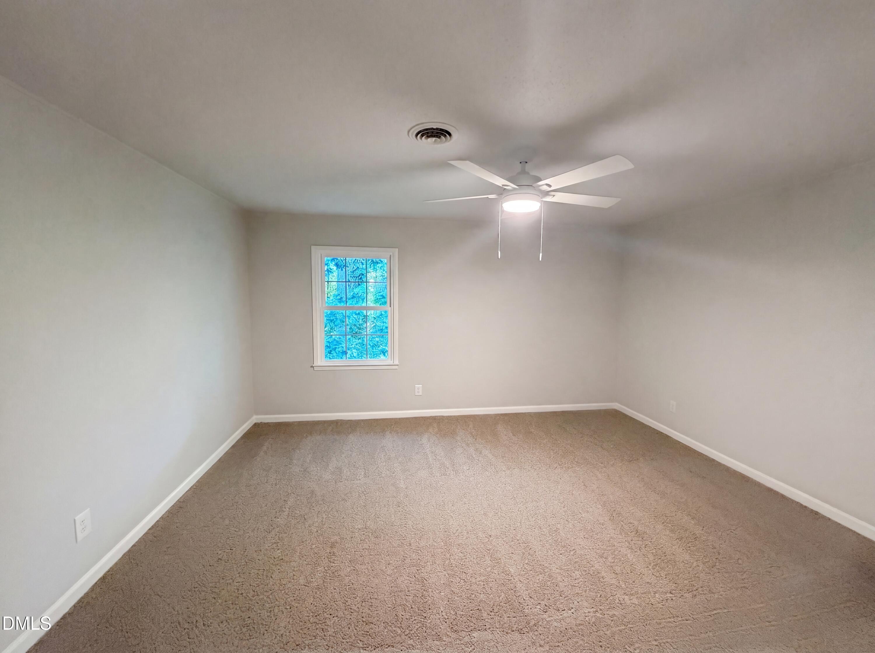 1041 Nottingham Court Property Photo 9