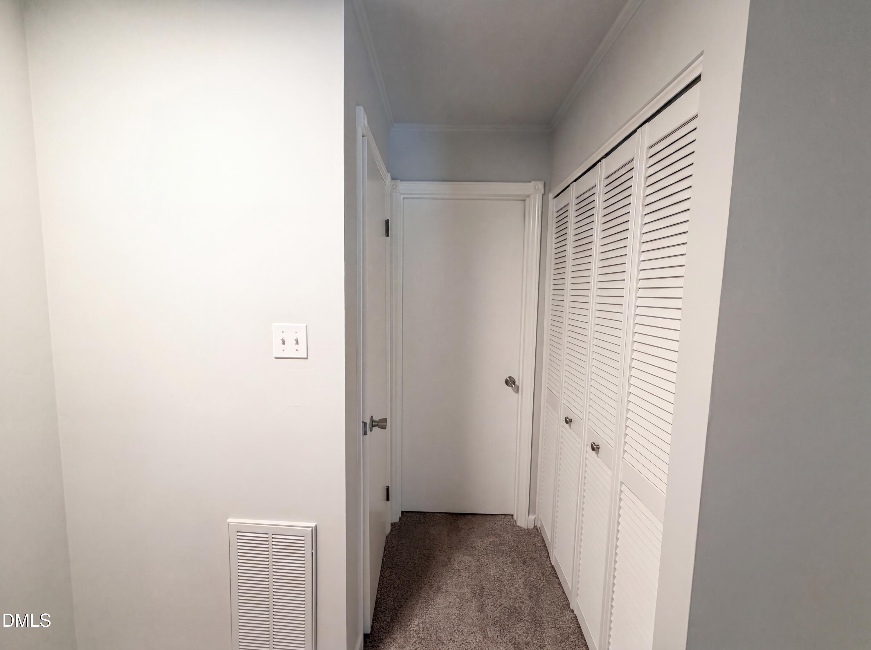 1041 Nottingham Court Property Photo 12