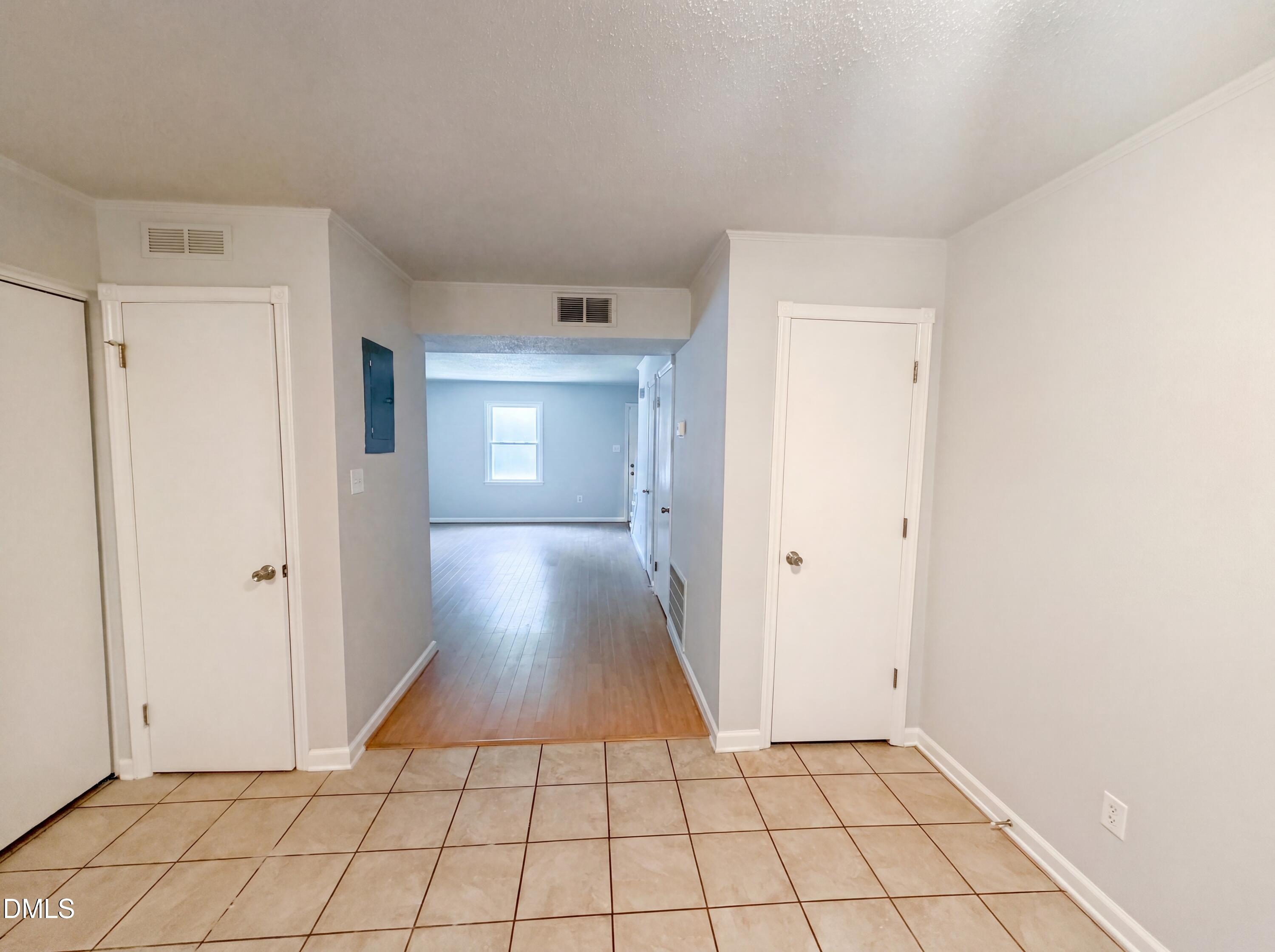 1041 Nottingham Court Property Photo 13