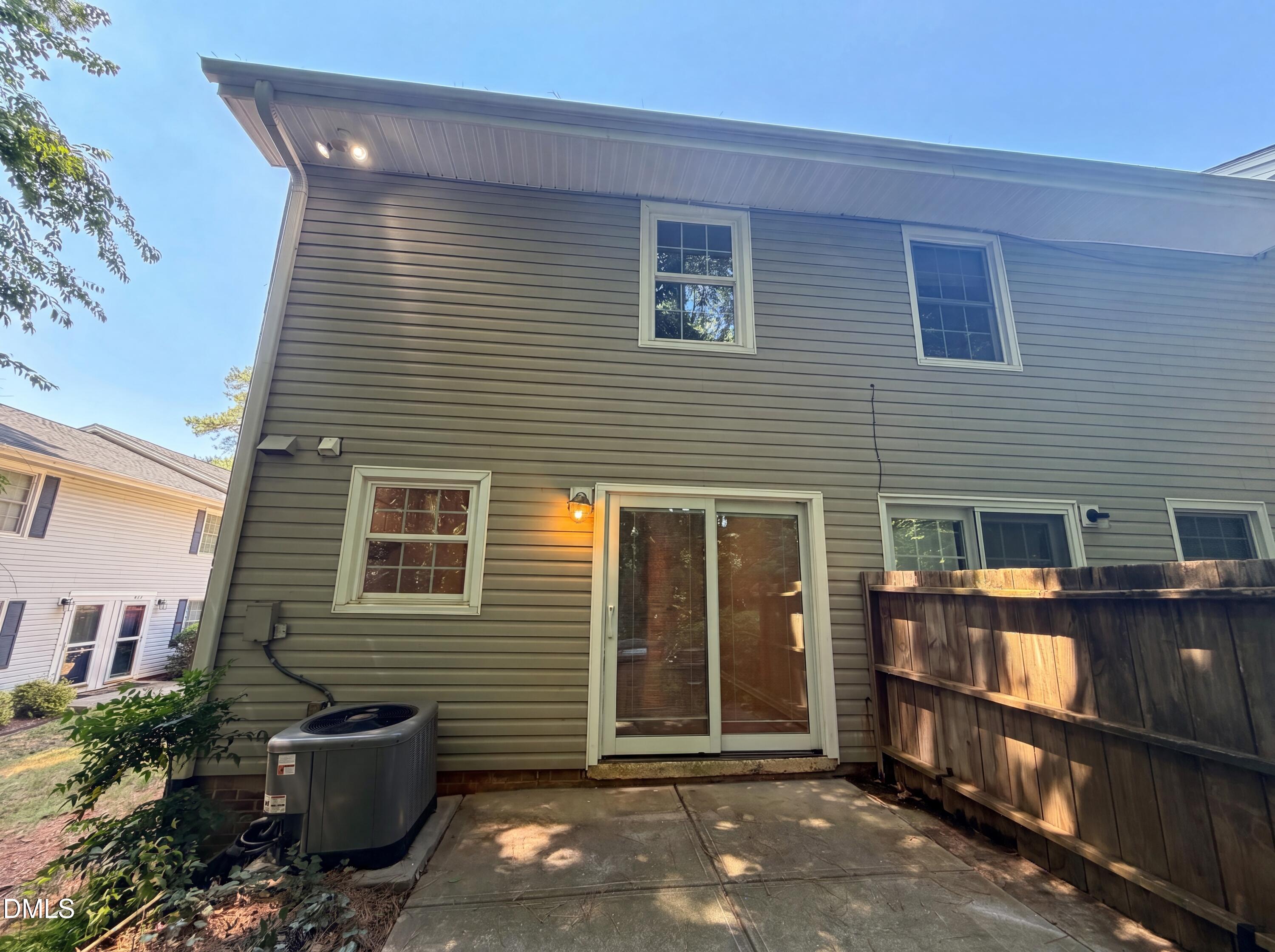 1041 Nottingham Court Property Photo 14