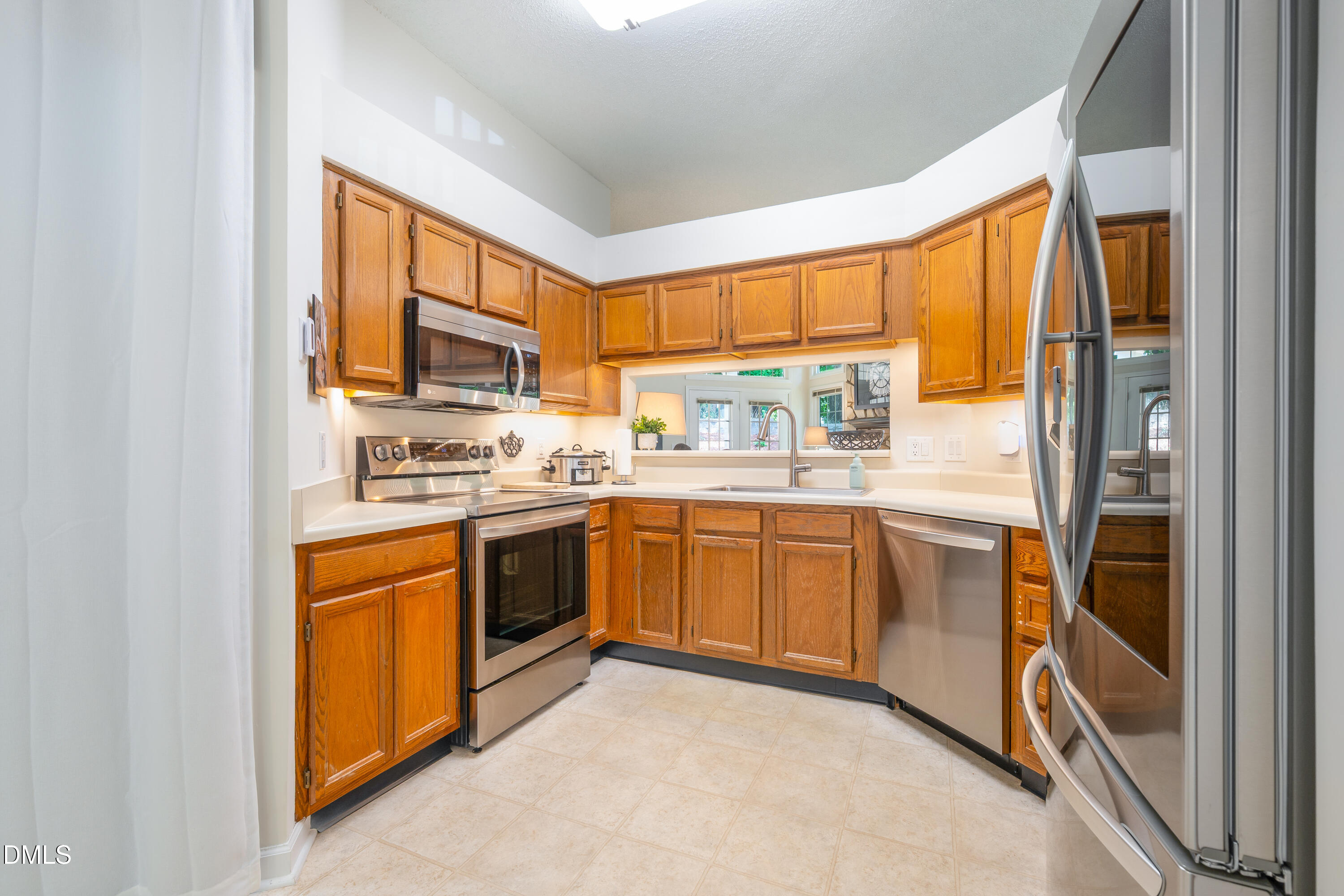 100 Riverwalk Circle Property Photo 4