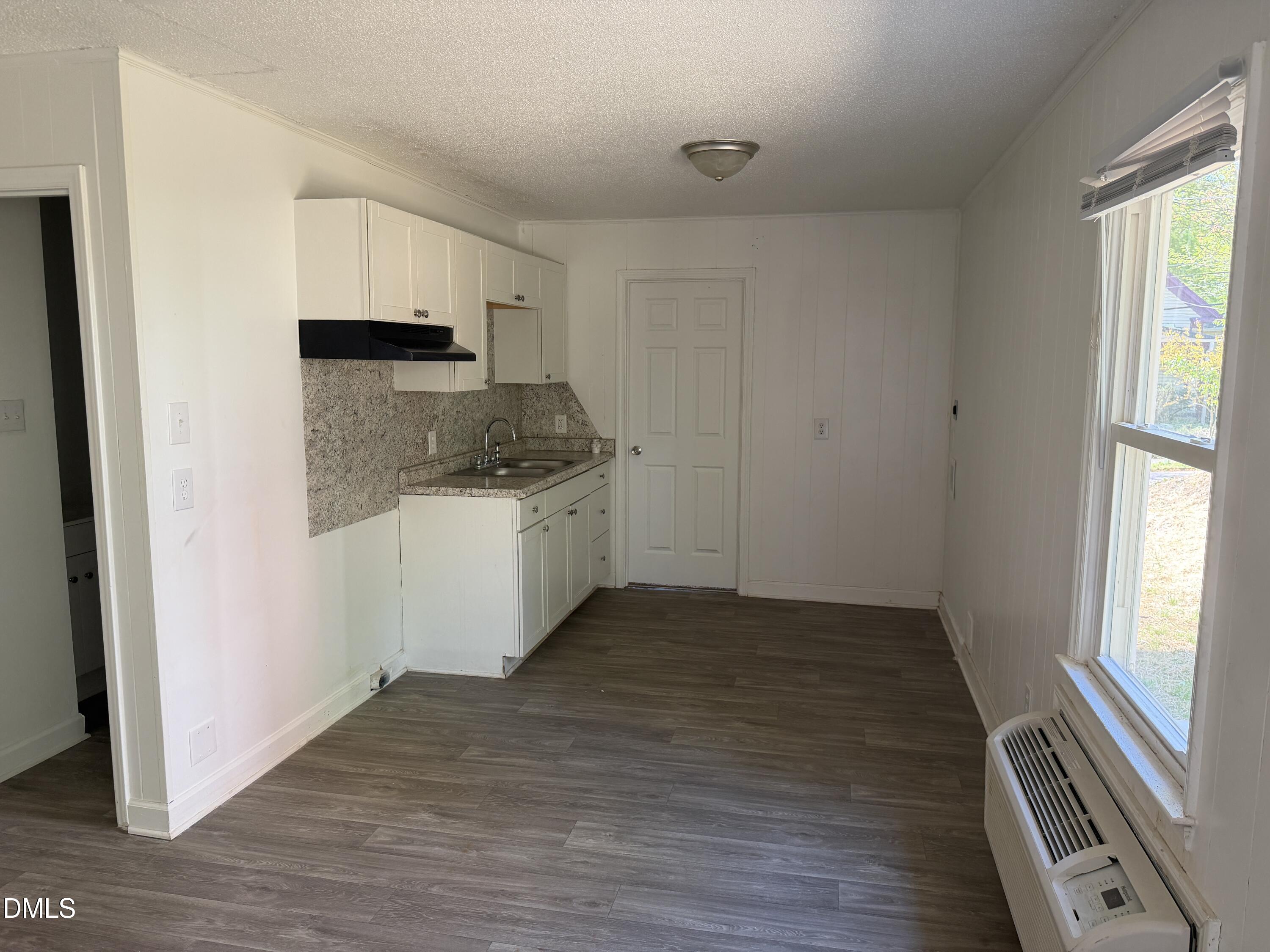 719 Holloway Street Property Photo 7