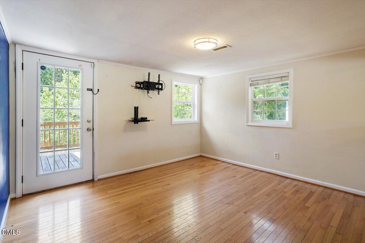 815 W 3rd Street Property Photo 19