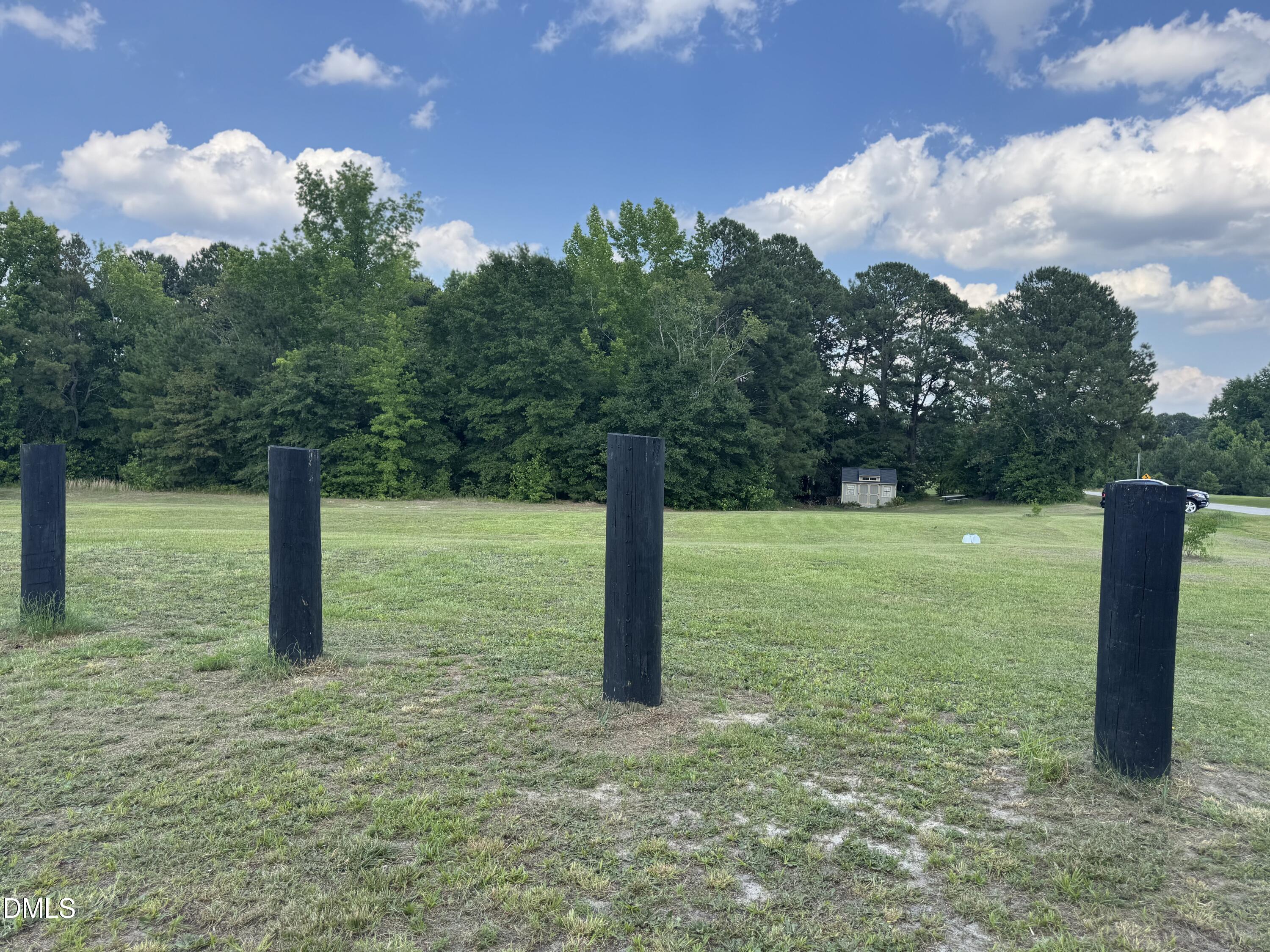 586 Shade Tree Road Property Photo 4
